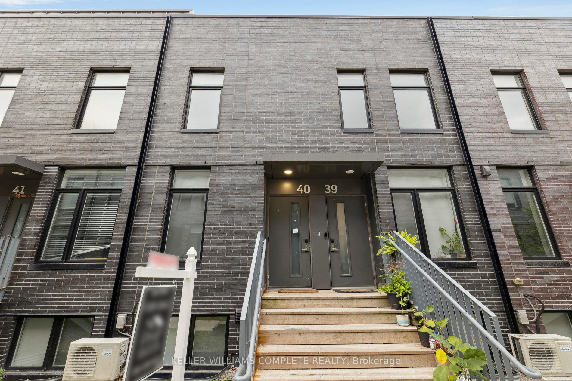 Front of Unit 40, 1740 Simcoe Street N