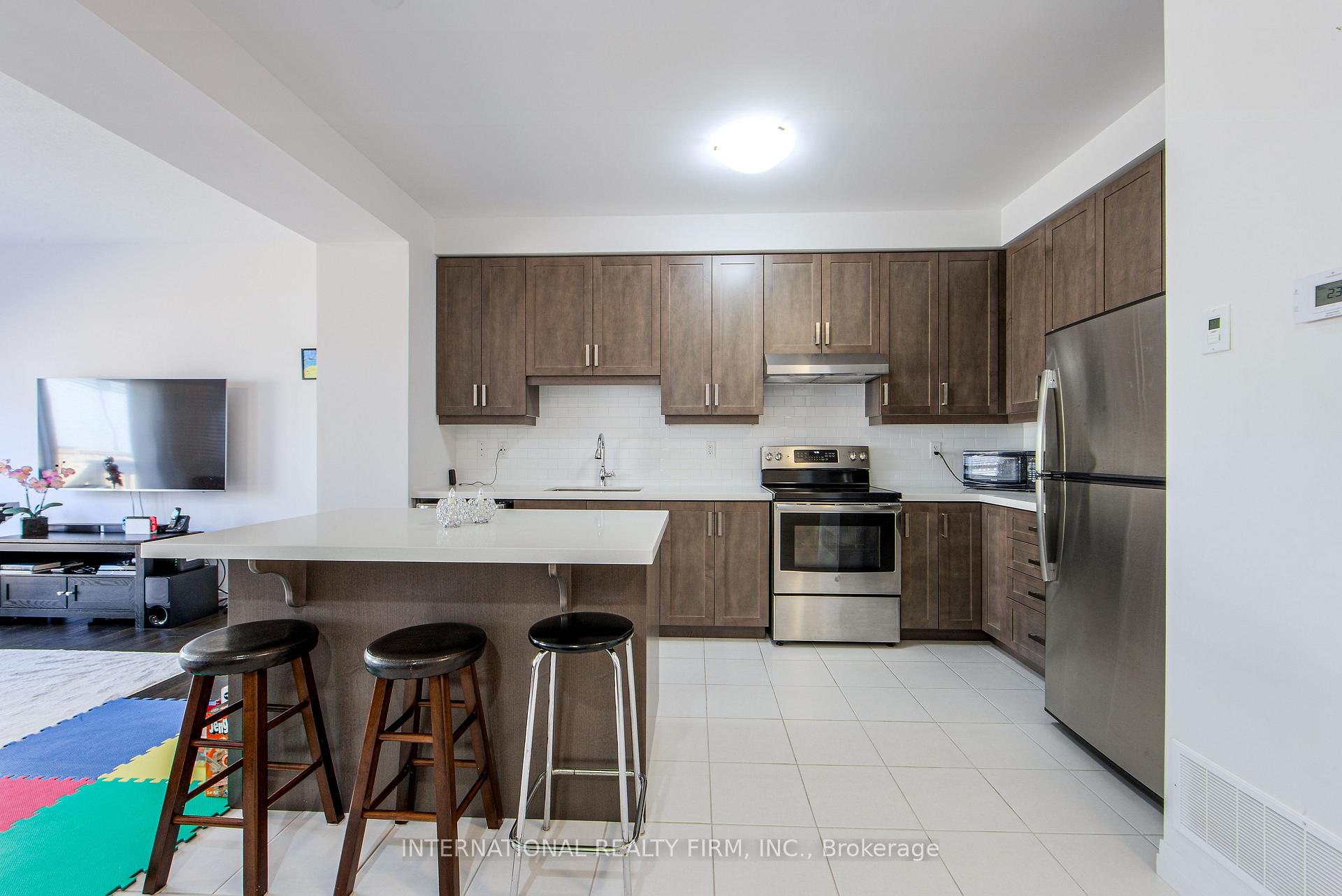 Photo 7 of 8 Greenwich Avenue, Hamilton, Stoney Creek Mountain — HOMEH