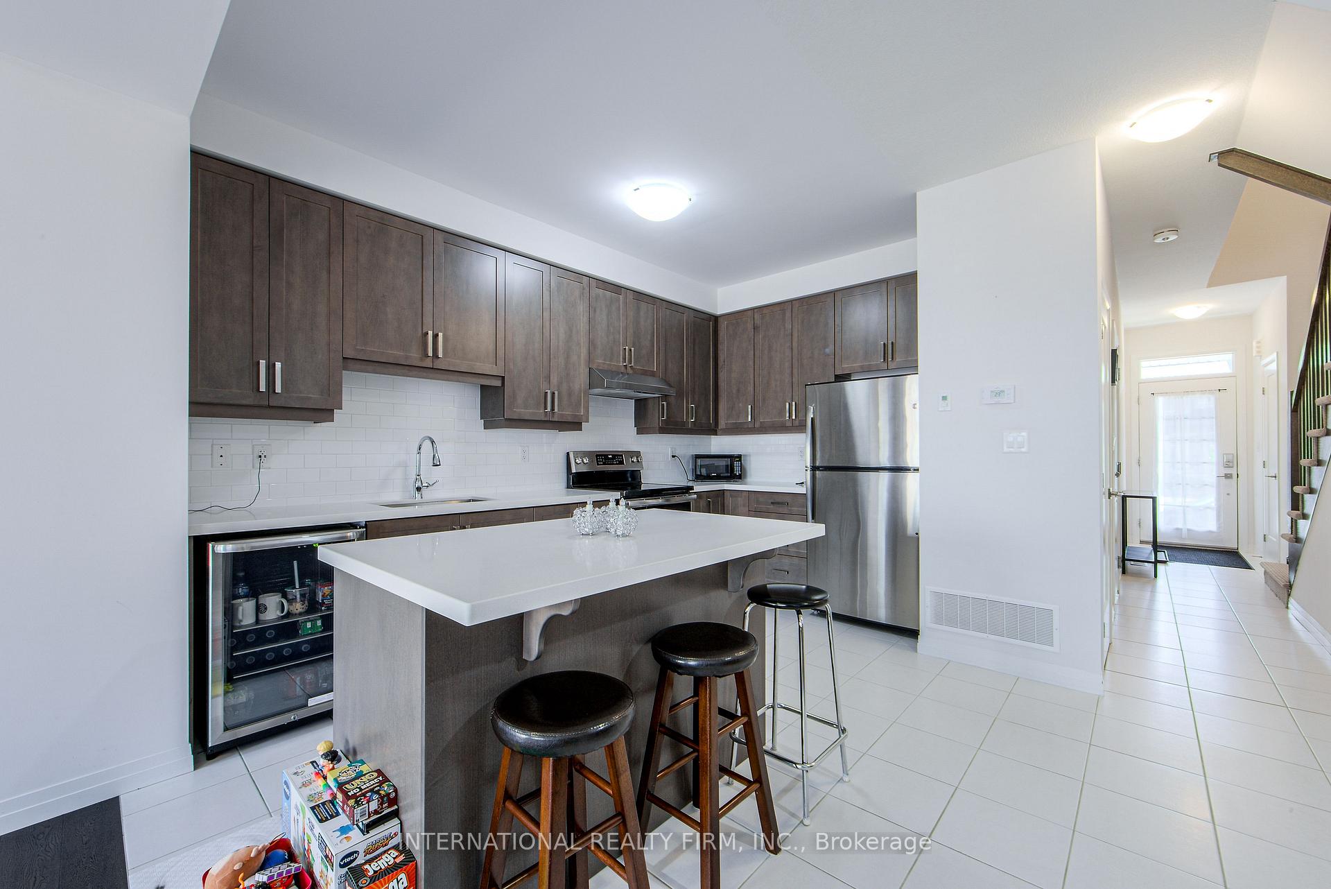 Photo 11 of 8 Greenwich Avenue, Hamilton, Stoney Creek Mountain — HOMEH