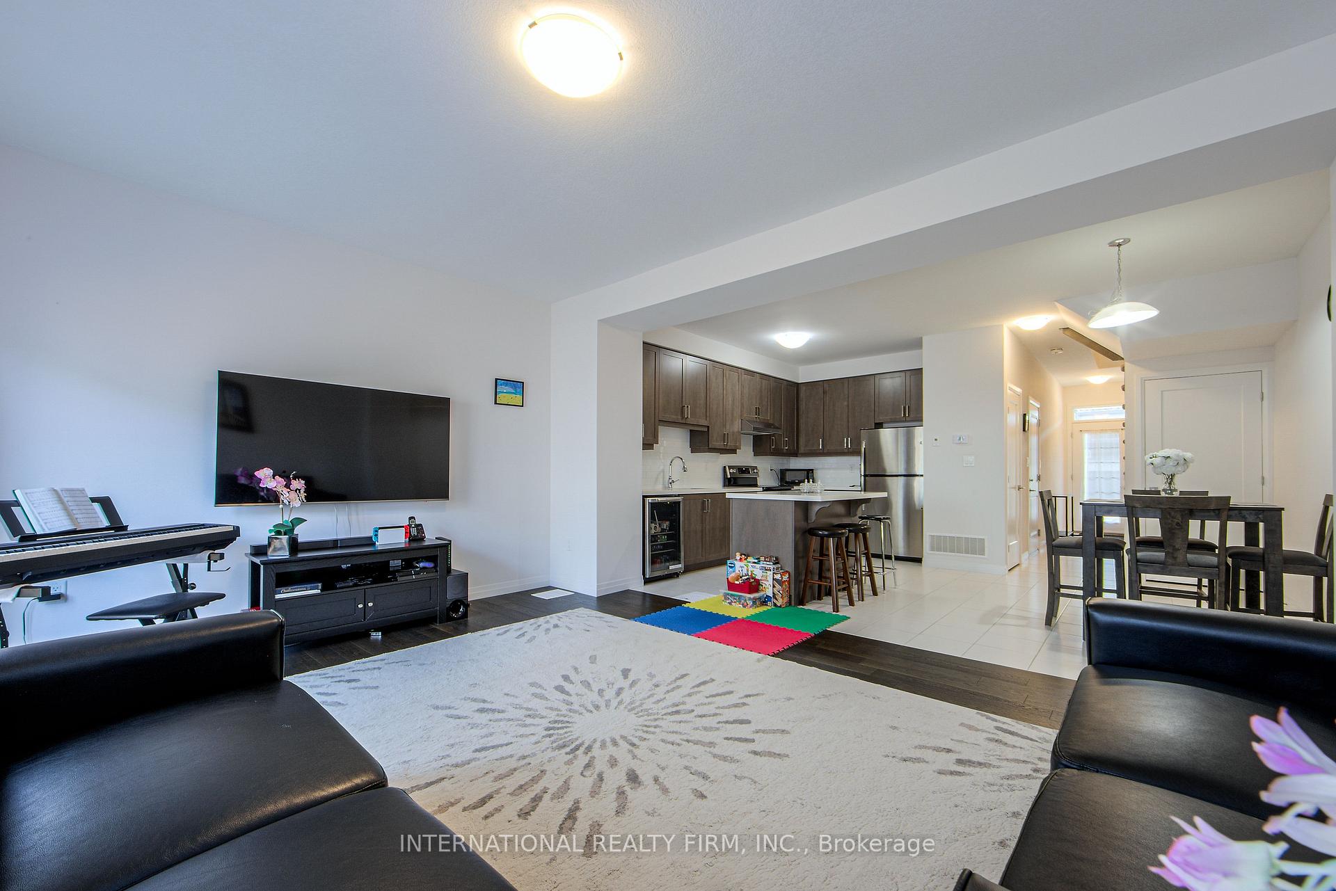 Photo 14 of 8 Greenwich Avenue, Hamilton, Stoney Creek Mountain — HOMEH