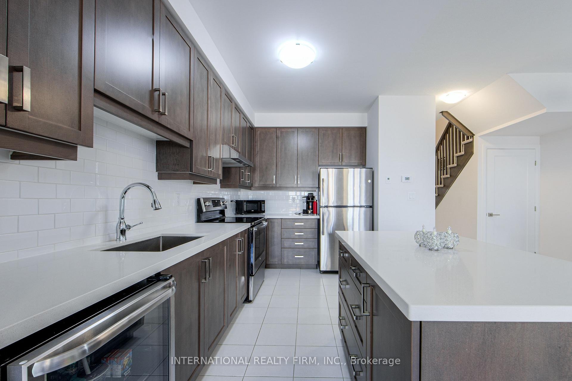 Photo 13 of 8 Greenwich Avenue, Hamilton, Stoney Creek Mountain — HOMEH