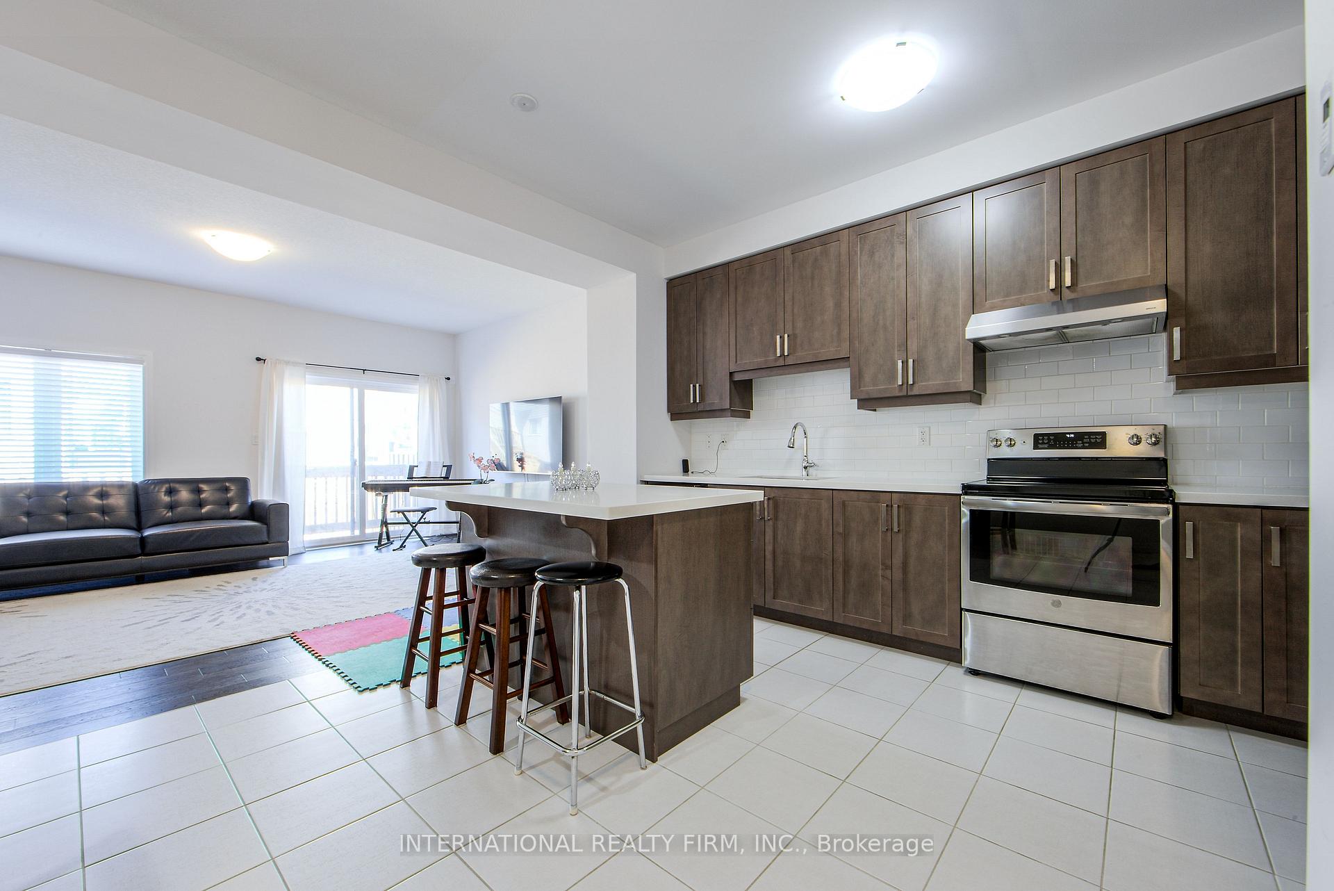 Photo 4 of 8 Greenwich Avenue, Hamilton, Stoney Creek Mountain — HOMEH