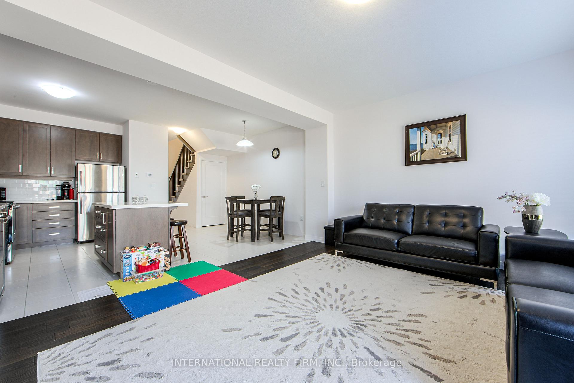 Photo 16 of 8 Greenwich Avenue, Hamilton, Stoney Creek Mountain — HOMEH