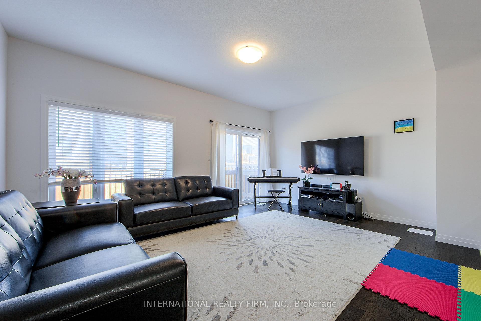 Photo 12 of 8 Greenwich Avenue, Hamilton, Stoney Creek Mountain — HOMEH