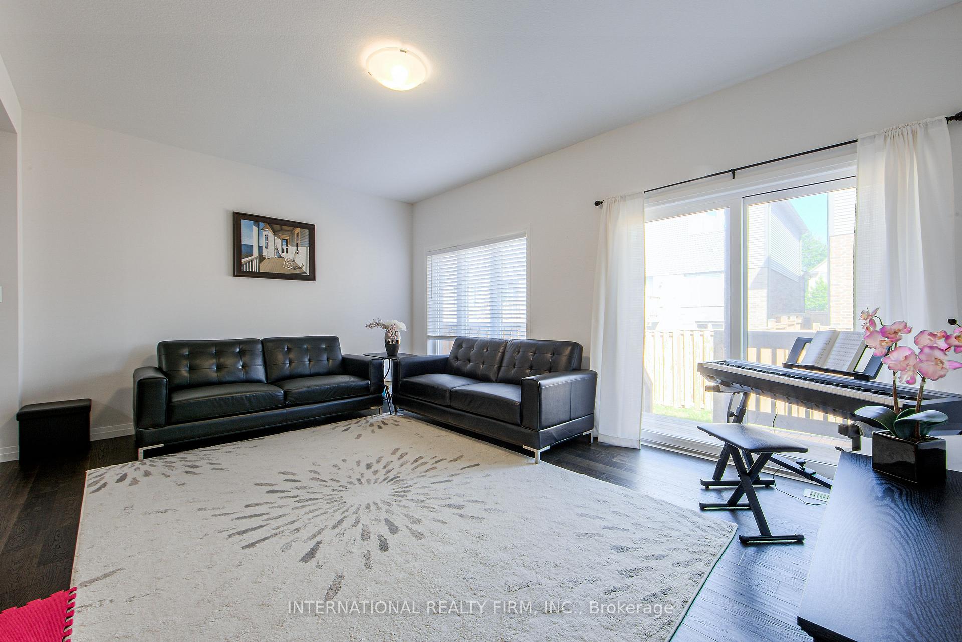 Photo 15 of 8 Greenwich Avenue, Hamilton, Stoney Creek Mountain — HOMEH