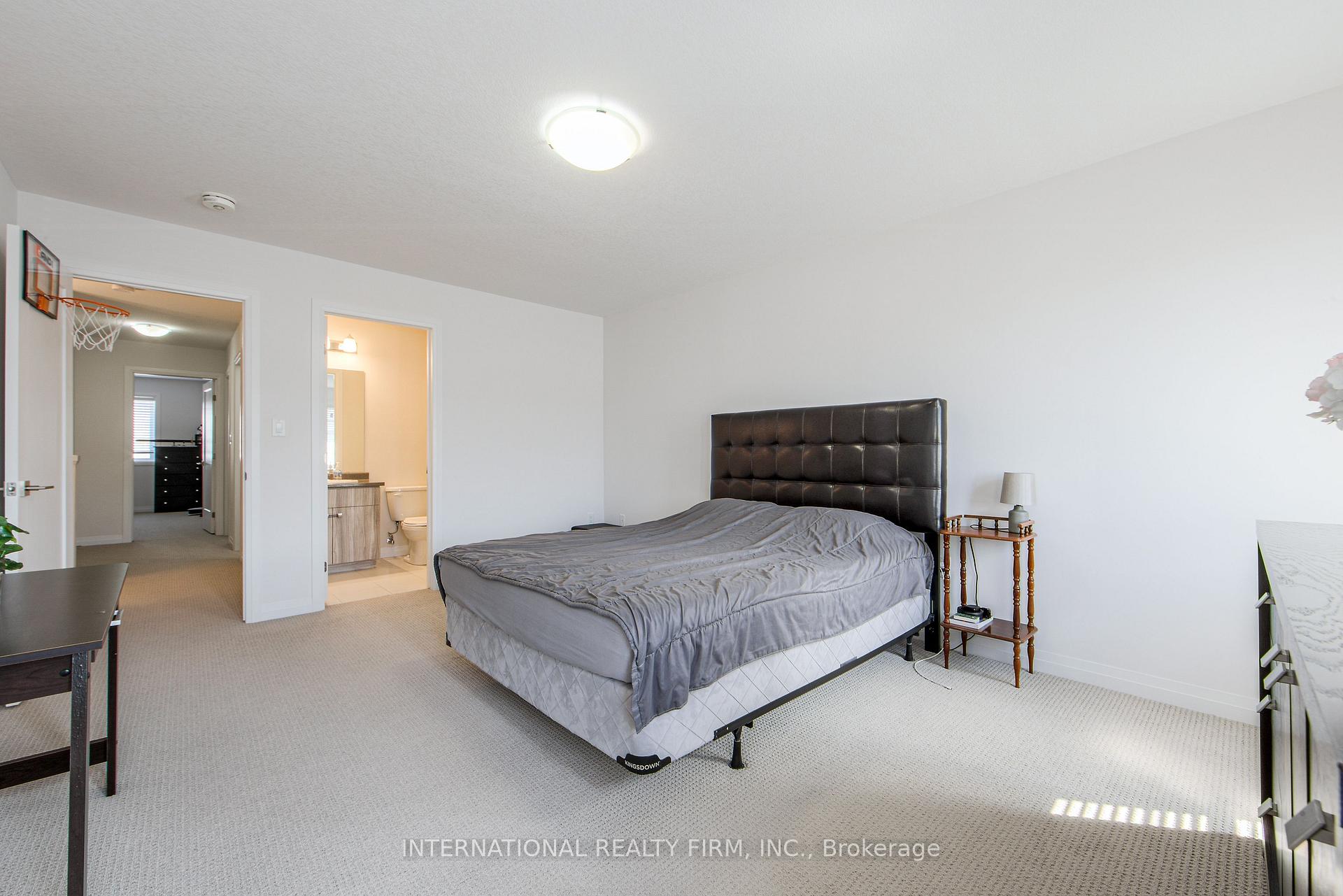 Photo 17 of 8 Greenwich Avenue, Hamilton, Stoney Creek Mountain — HOMEH