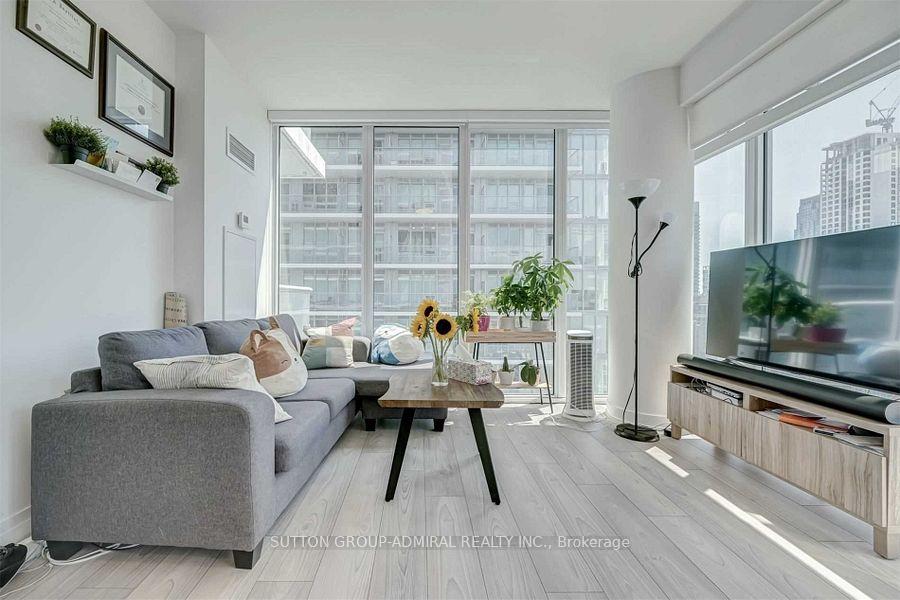 Photo 3 of Unit 1509, 99 Broadway Avenue, Toronto, Mount Pleasant West — HOMEH
