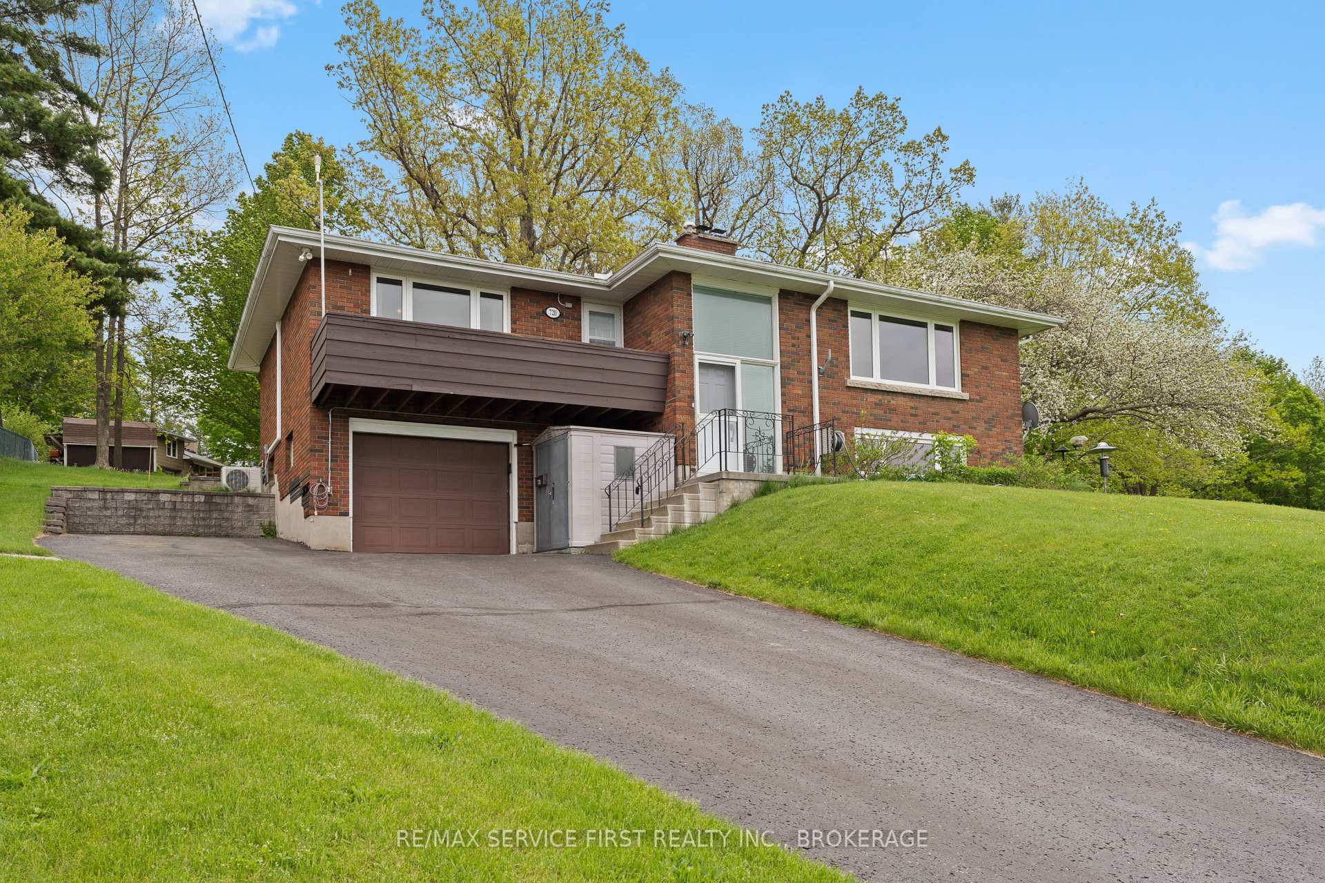 Photo 2 of 720 Mona Drive, Kingston — HOMEH