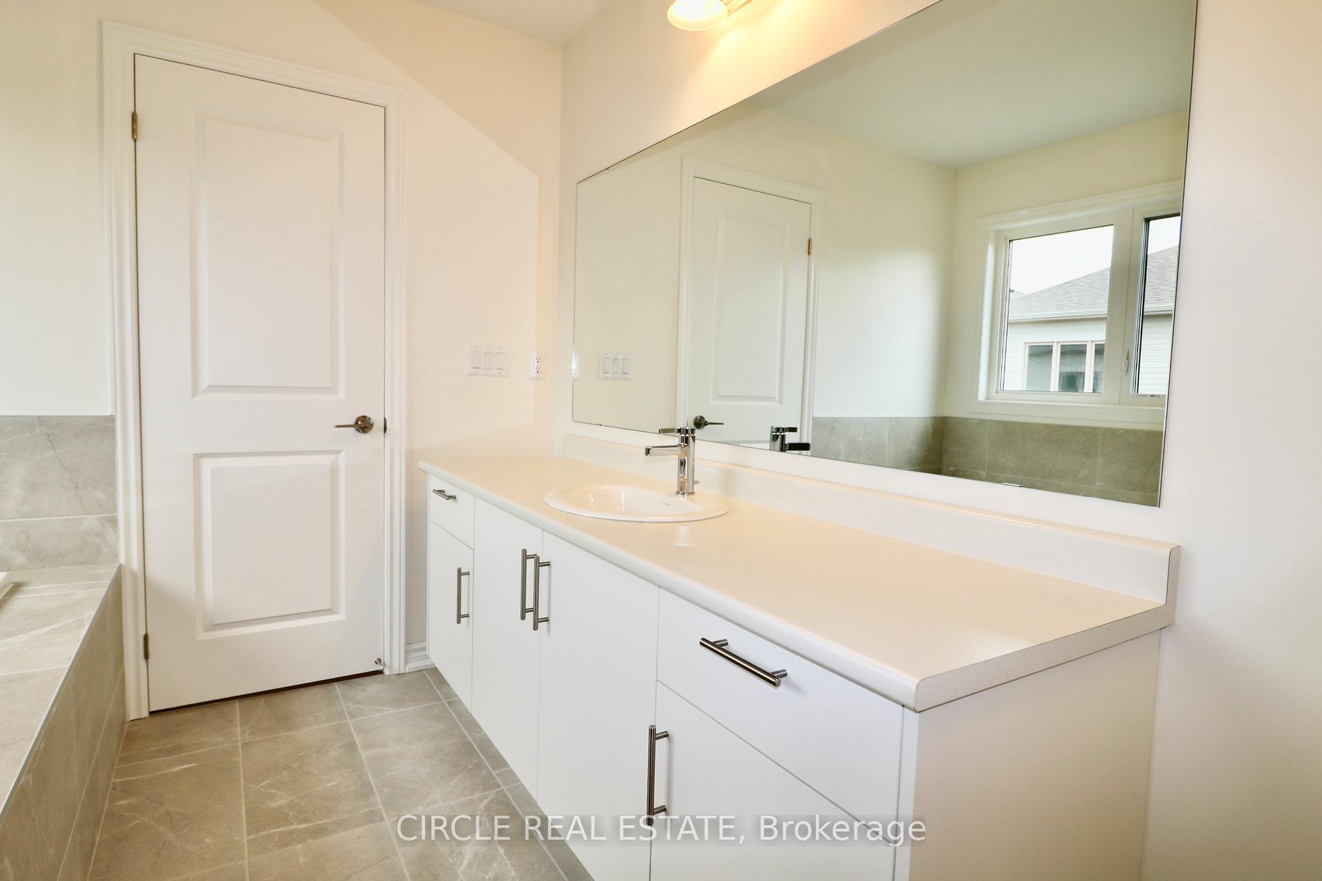 Photo 17 of 5 Gemini Drive, Barrie, Painswick South — HOMEH
