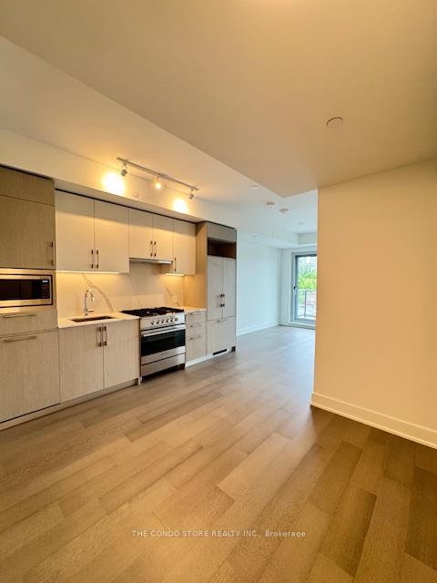 Photo 2 of Unit 505, 8 Manor Road W, Toronto, Yonge-Eglinton — HOMEH