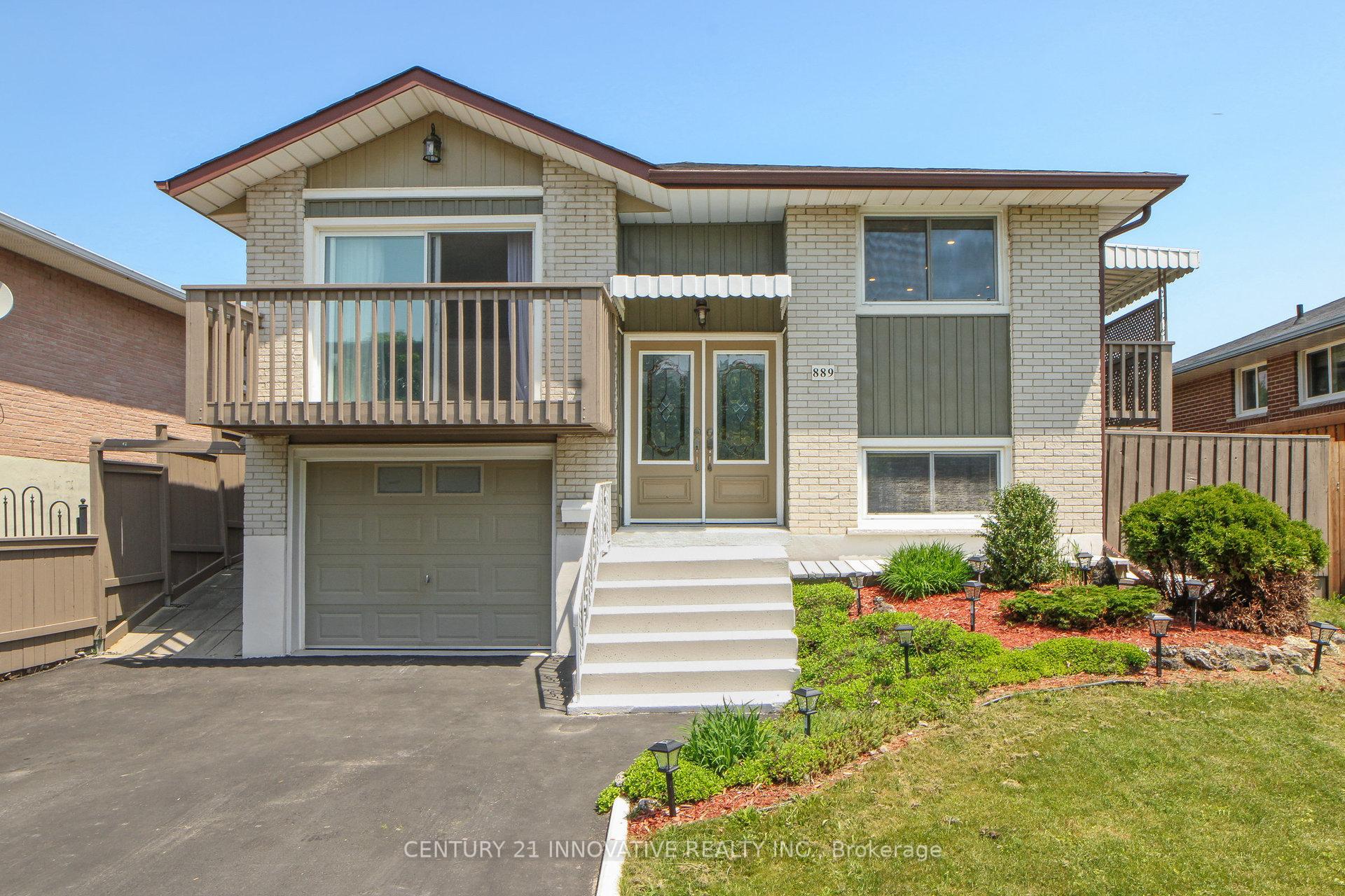 Front of 889 Carnaby Crescent