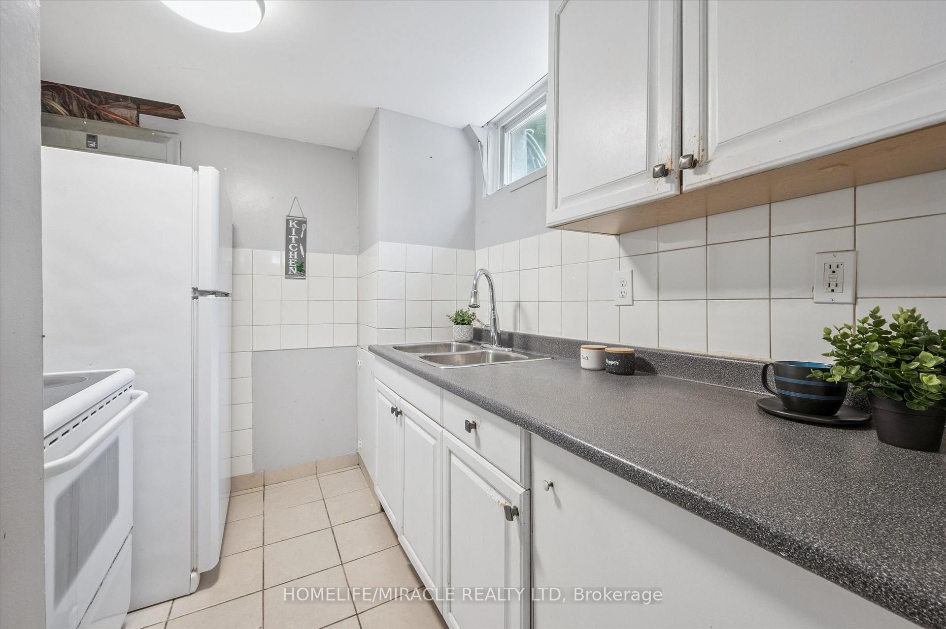 Photo 23 of 187A Cedarvale Crescent, Waterloo — HOMEH