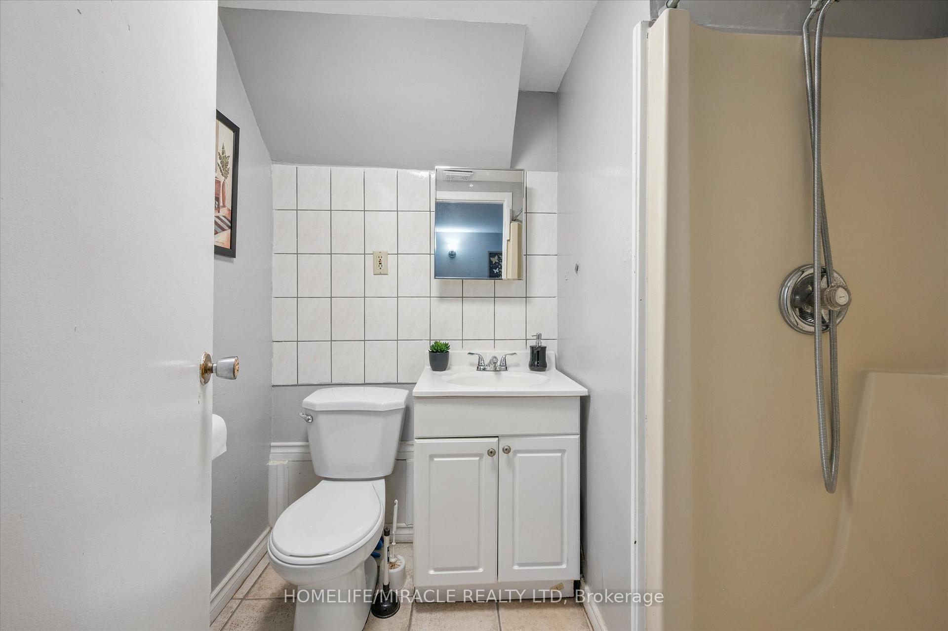 Photo 24 of 187A Cedarvale Crescent, Waterloo — HOMEH