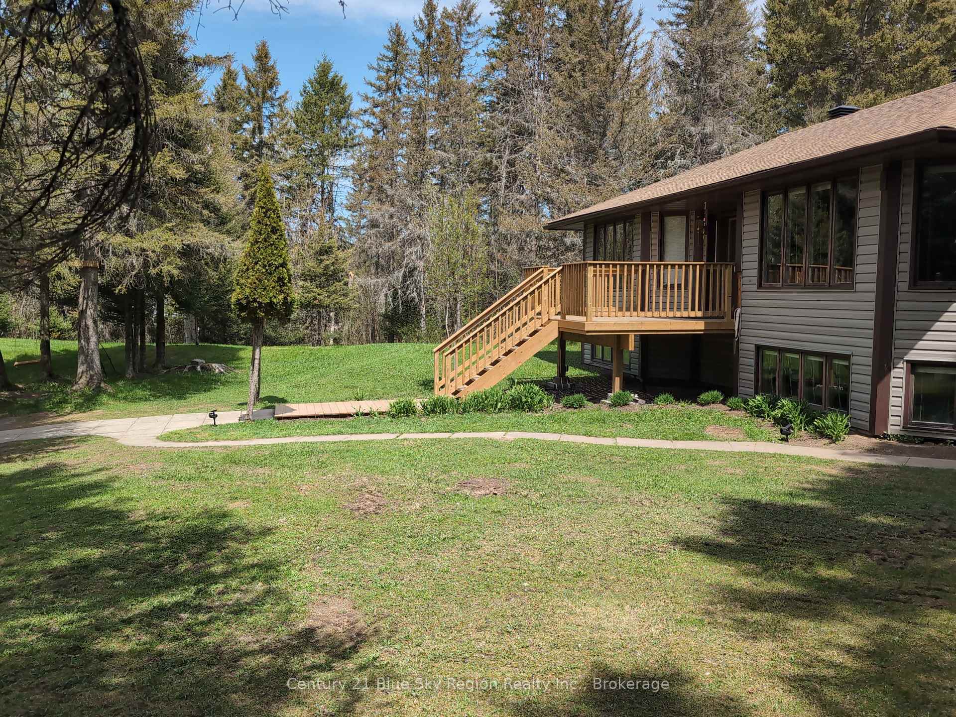 Photo 3 of 556 Genesee Lake Road, Powassan — HOMEH