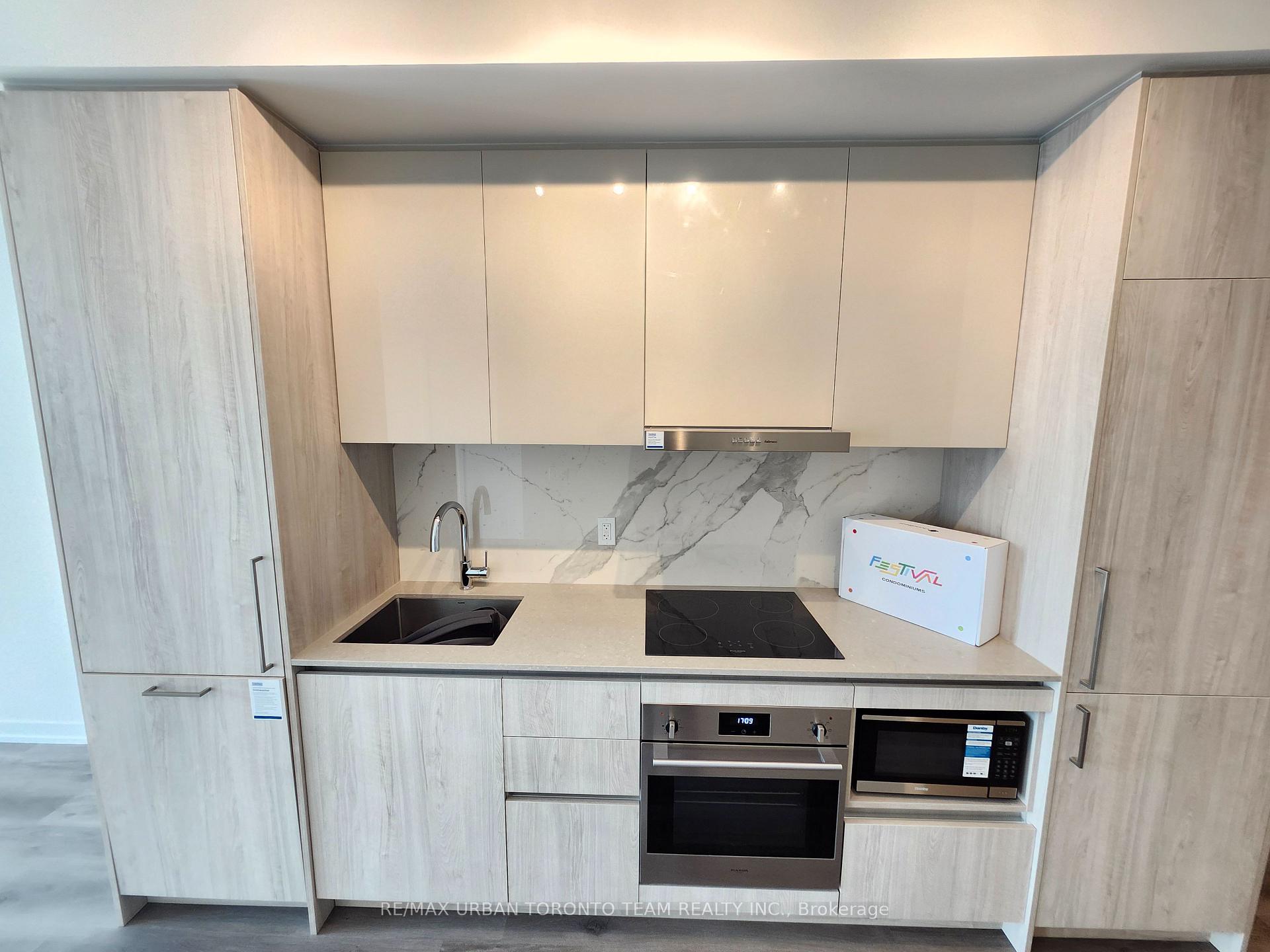 Photo 10 of Unit 6108, 225 Commerce Street, Vaughan, Vaughan Corporate Centre — HOMEH