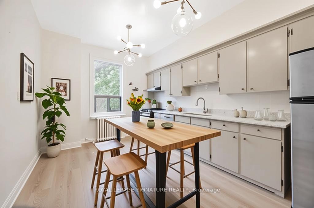 Front of Unit 2, 1 Bellwoods Park