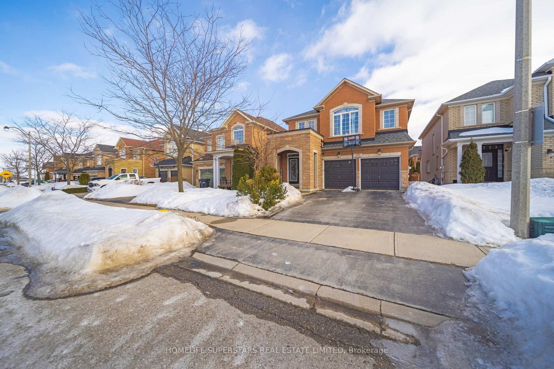 Photo 13 of 47 Buick Boulevard, Brampton, Fletcher's Meadow — HOMEH
