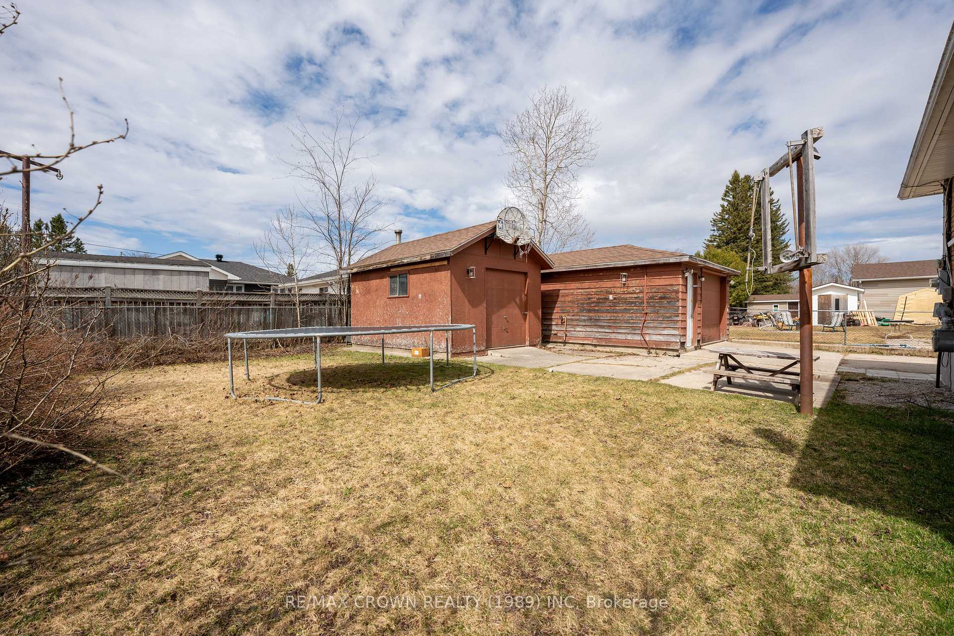 Photo 2 of 10 Huron Street, Kapuskasing — HOMEH