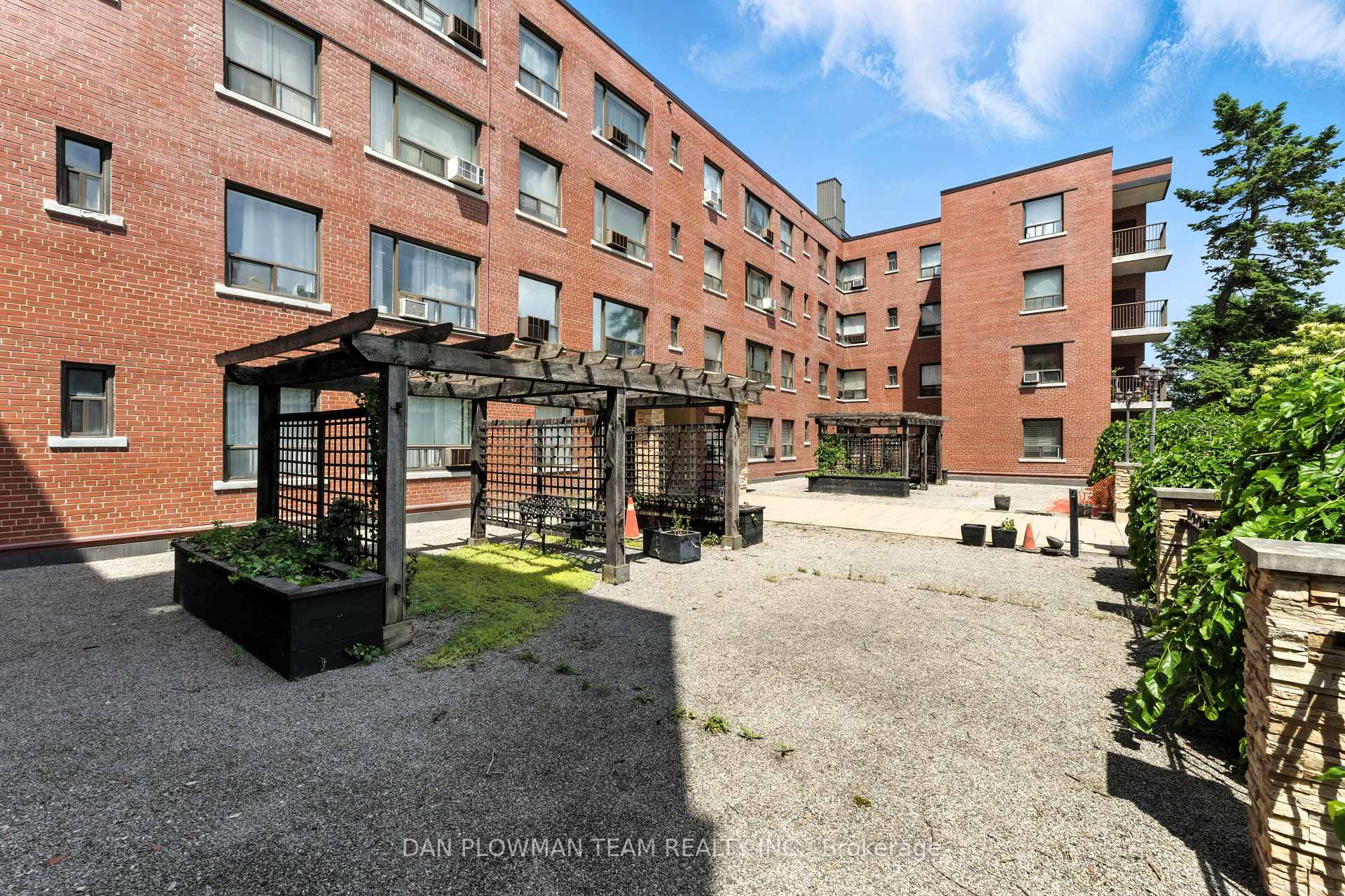 Photo 2 of Unit 203, 2550 Bathurst Street, Toronto, Forest Hill North — HOMEH