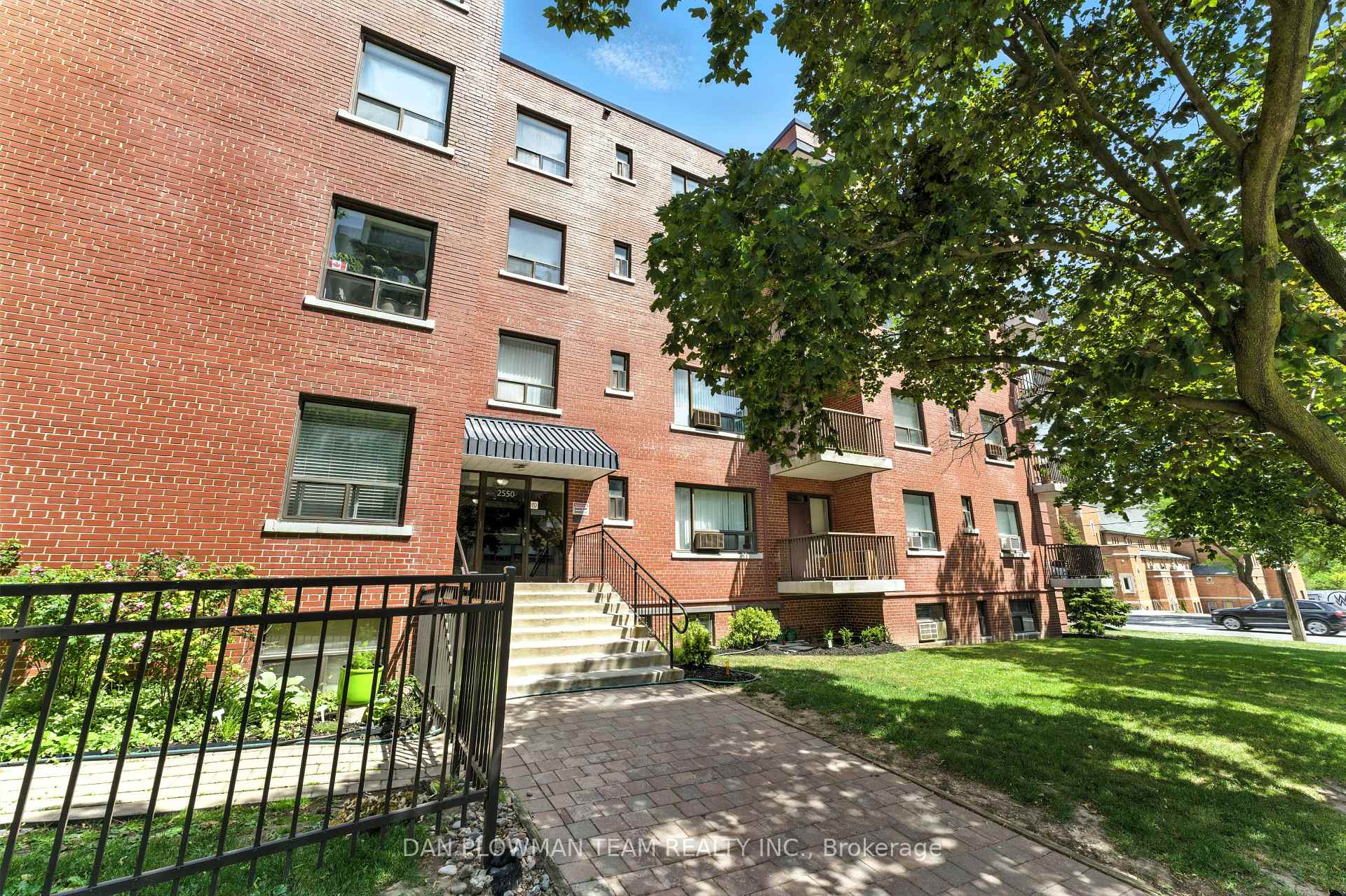 Photo 5 of Unit 203, 2550 Bathurst Street, Toronto, Forest Hill North — HOMEH