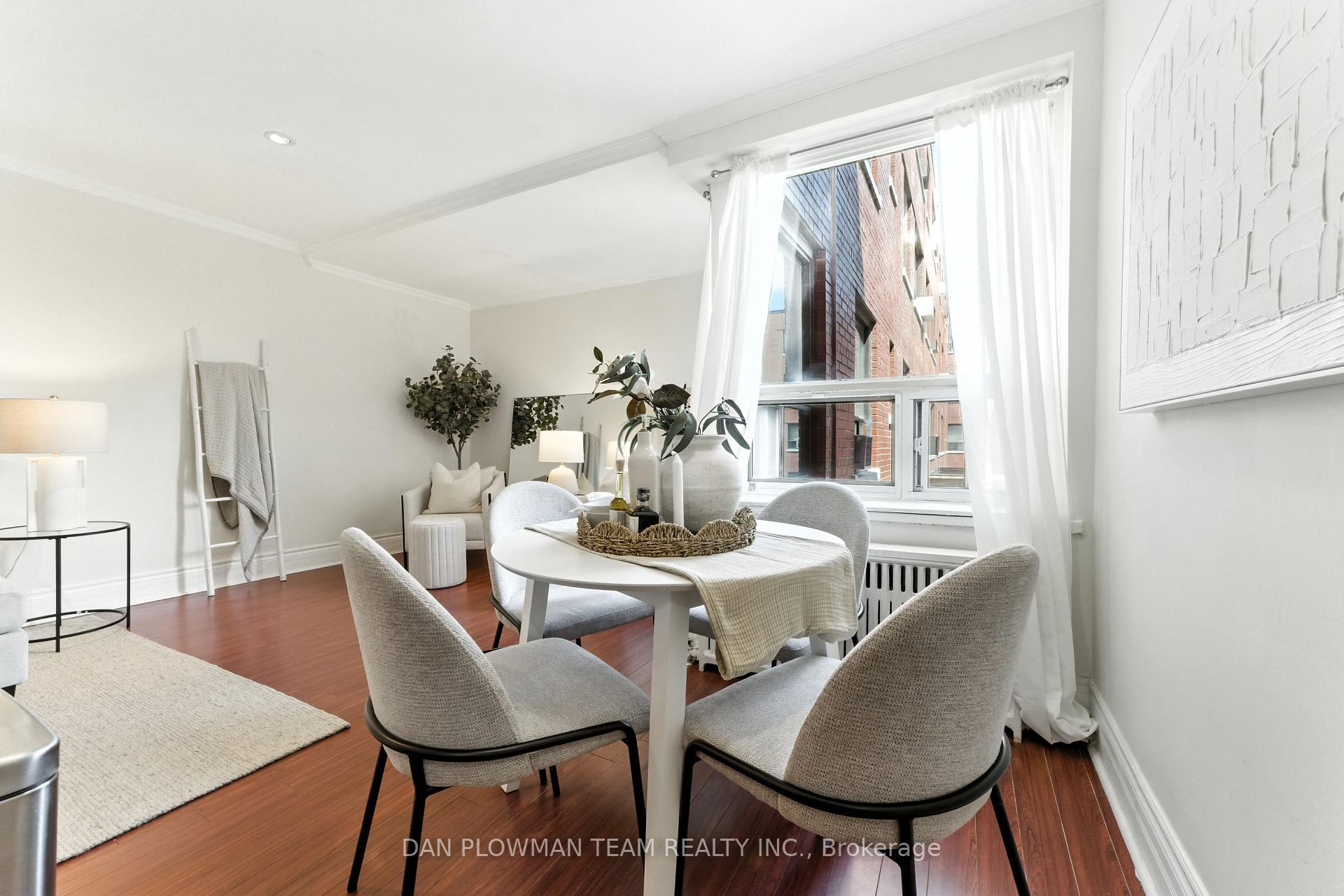 Photo 4 of Unit 203, 2550 Bathurst Street, Toronto, Forest Hill North — HOMEH