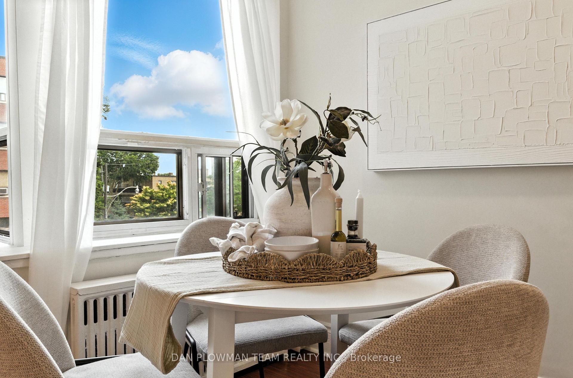 Photo 9 of Unit 203, 2550 Bathurst Street, Toronto, Forest Hill North — HOMEH
