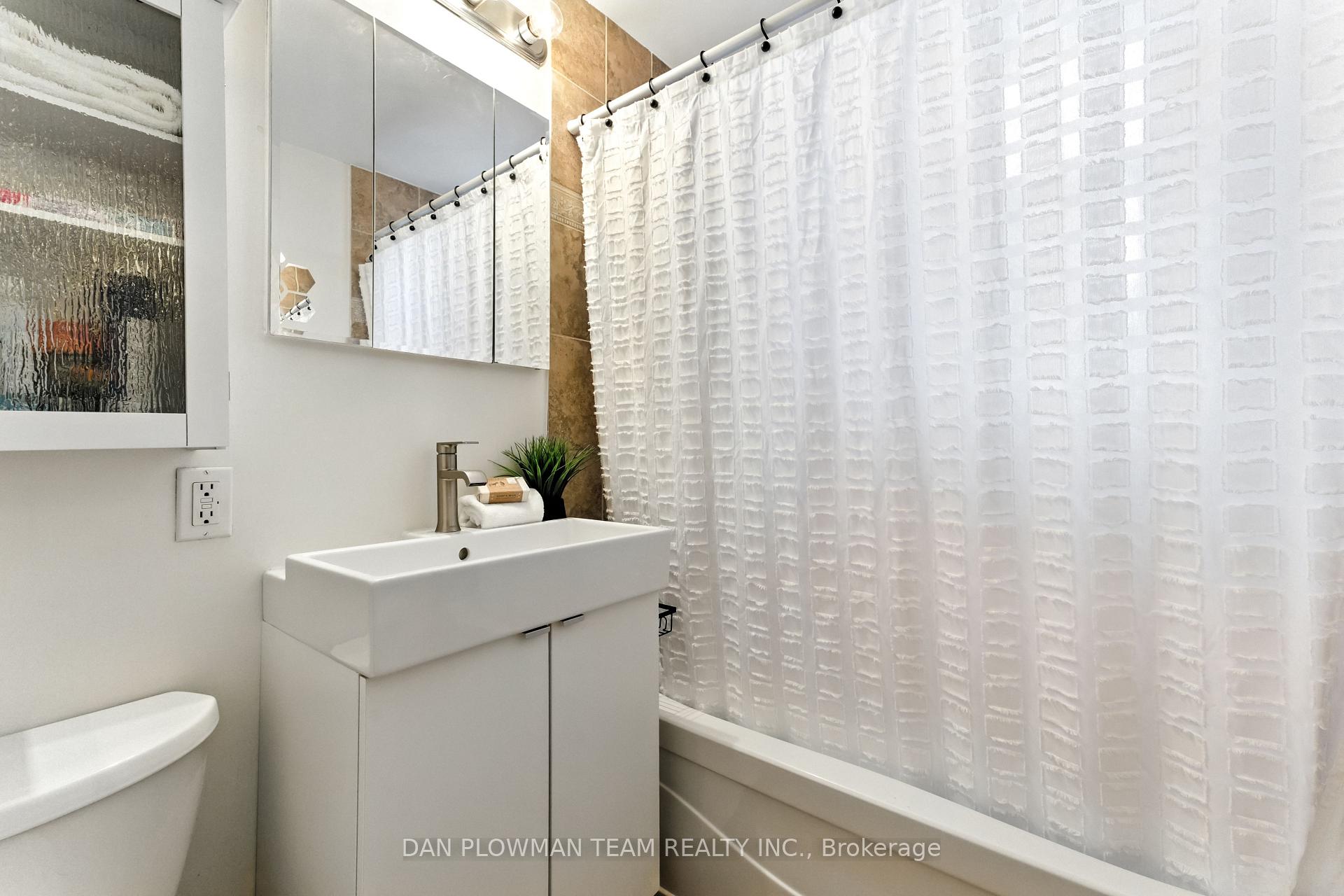 Photo 28 of Unit 203, 2550 Bathurst Street, Toronto, Forest Hill North — HOMEH