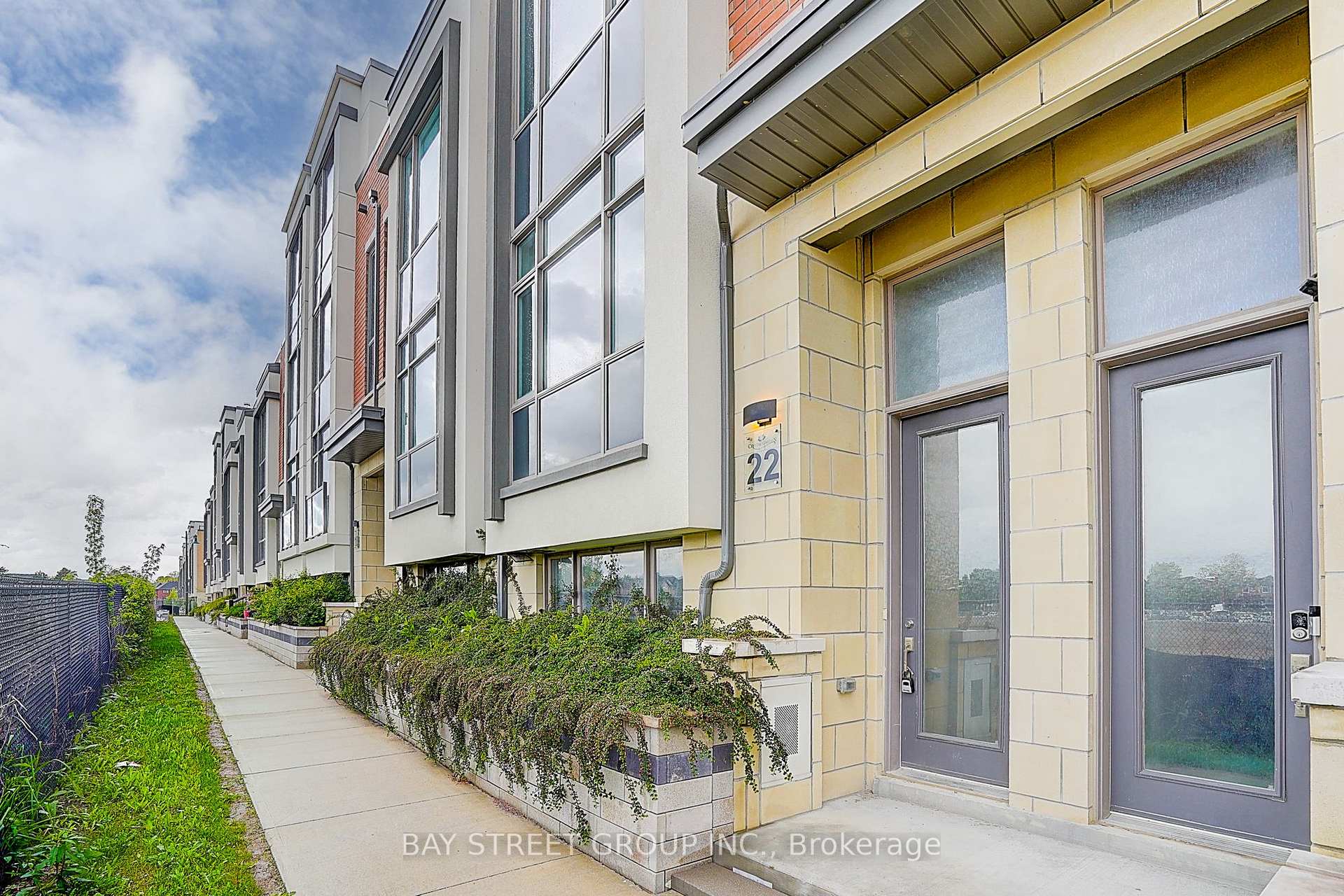 Photo 9 of 22 Teasel Way, Markham, Unionville — HOMEH