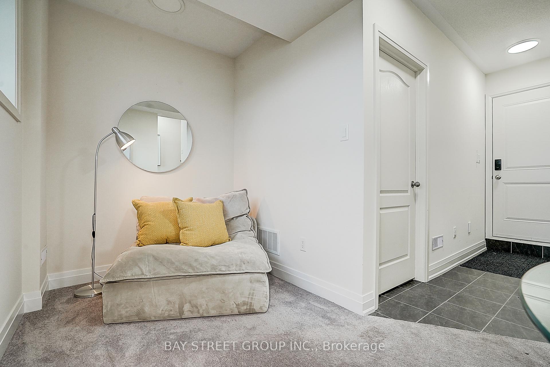 Photo 10 of 22 Teasel Way, Markham, Unionville — HOMEH