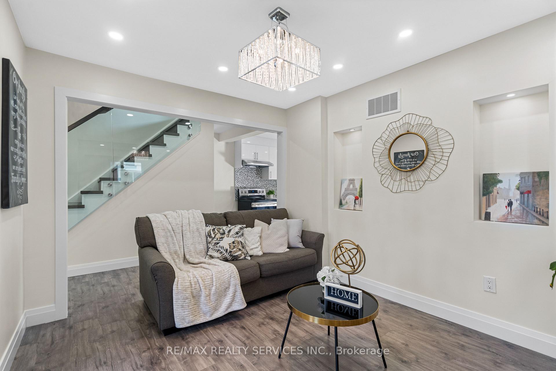Photo 2 of 42 Horne Drive, Brampton, Brampton North — HOMEH