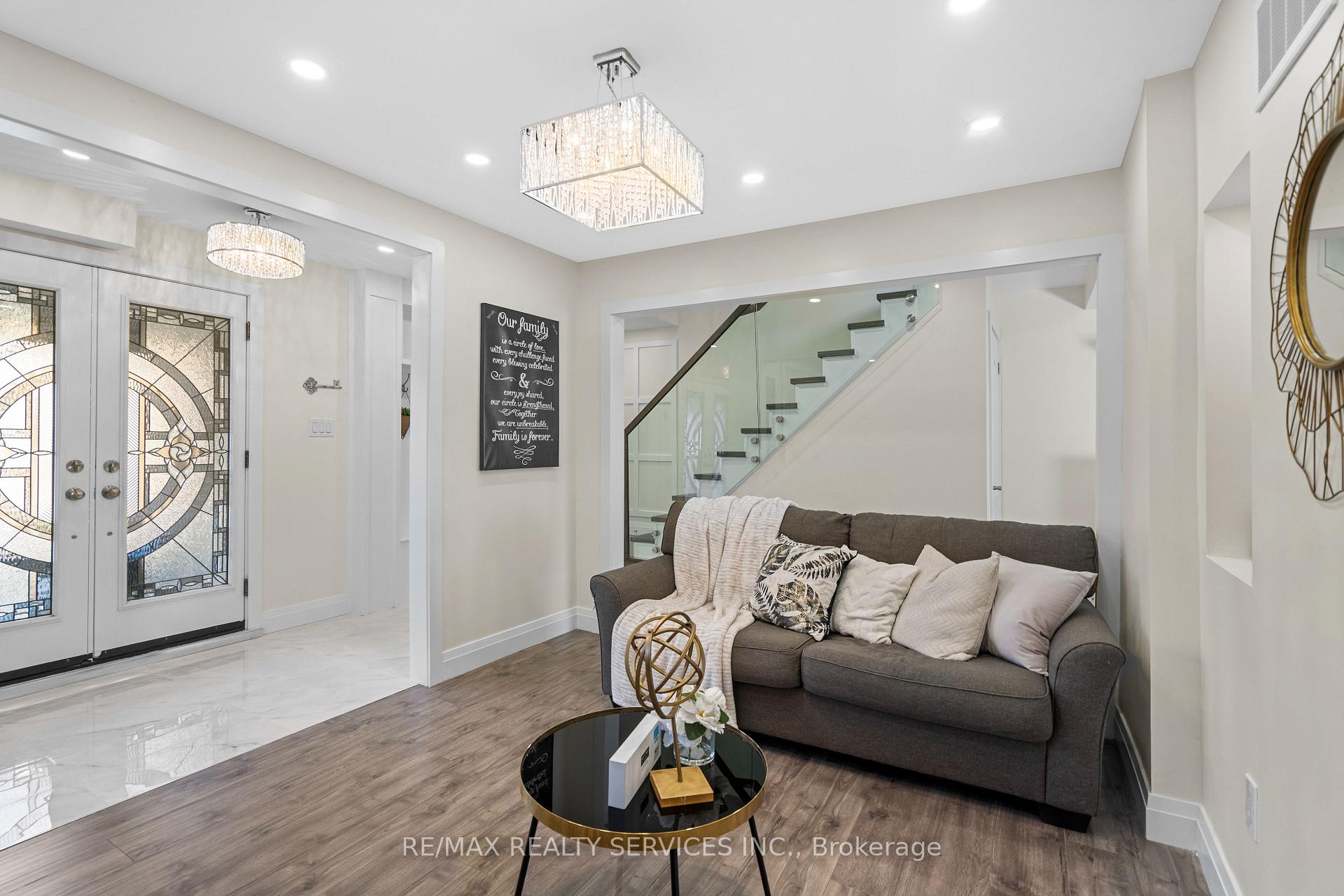 Photo 5 of 42 Horne Drive, Brampton, Brampton North — HOMEH