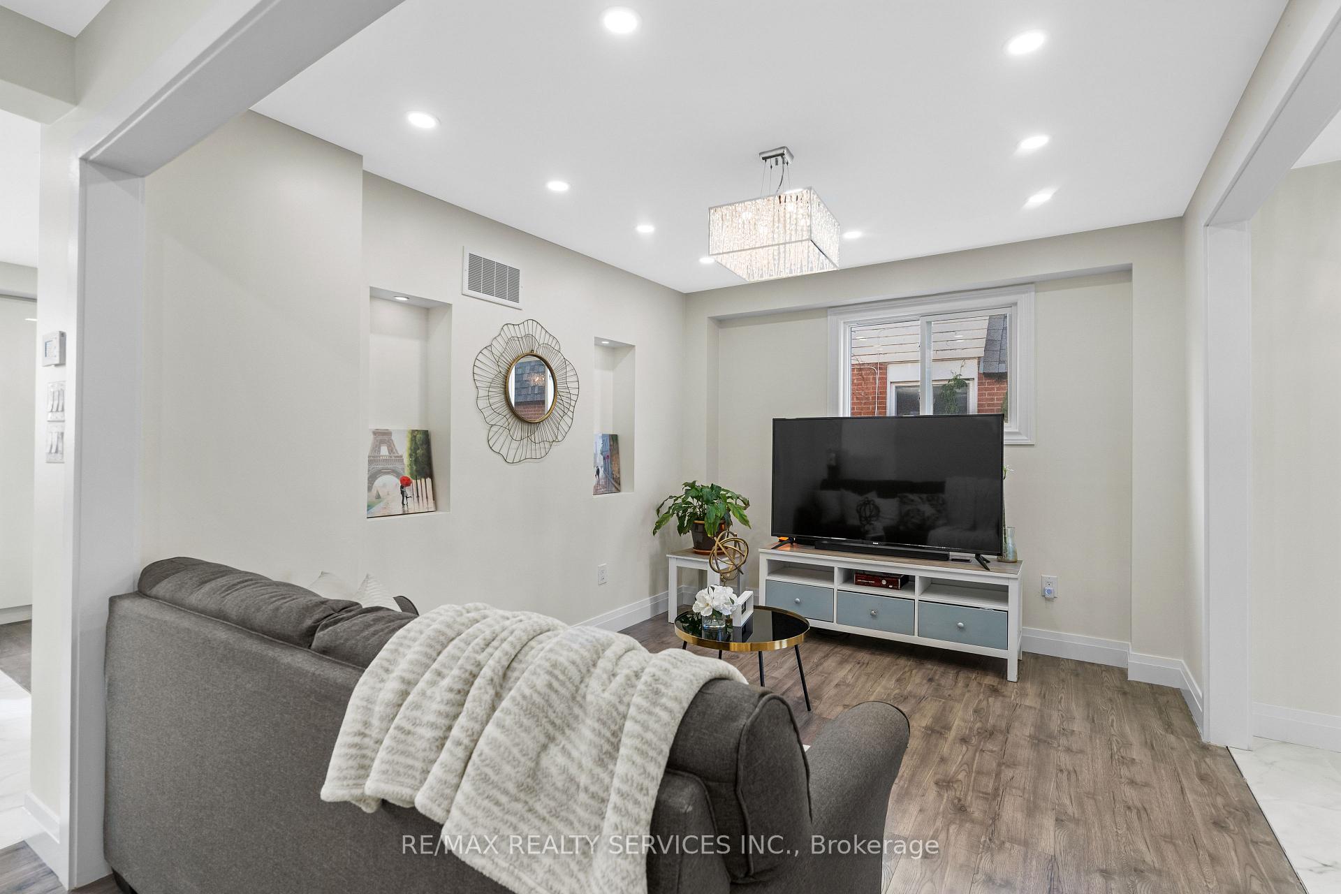 Photo 6 of 42 Horne Drive, Brampton, Brampton North — HOMEH