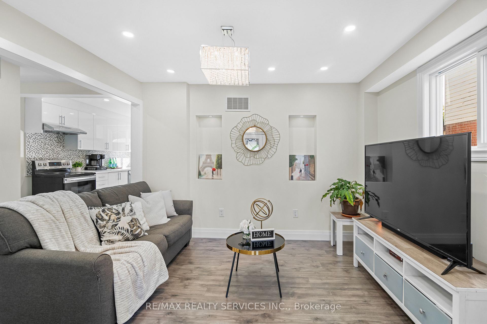 Photo 11 of 42 Horne Drive, Brampton, Brampton North — HOMEH