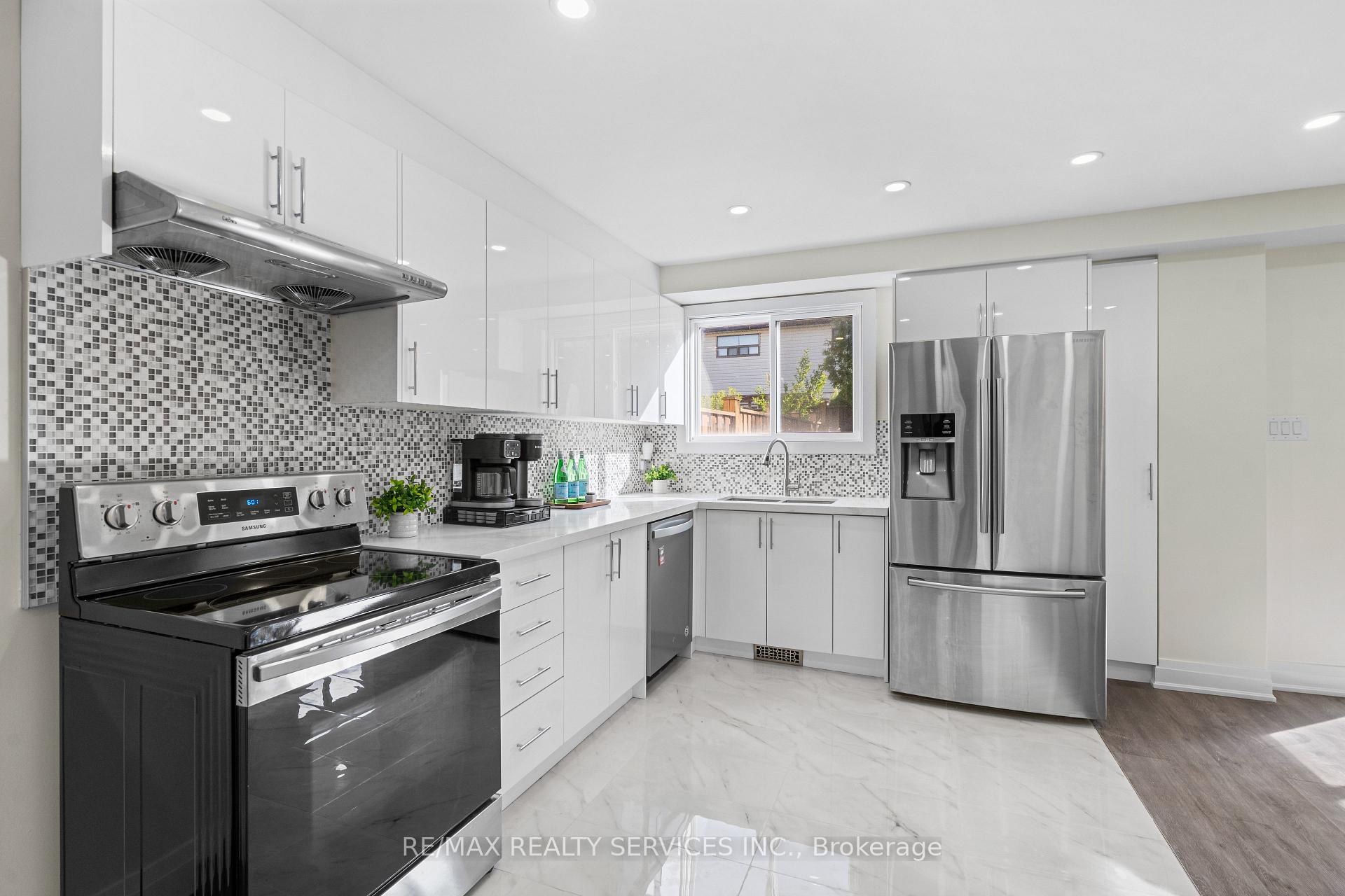 Photo 7 of 42 Horne Drive, Brampton, Brampton North — HOMEH