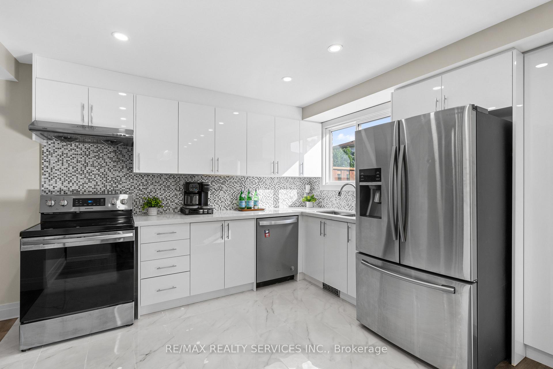 Photo 16 of 42 Horne Drive, Brampton, Brampton North — HOMEH