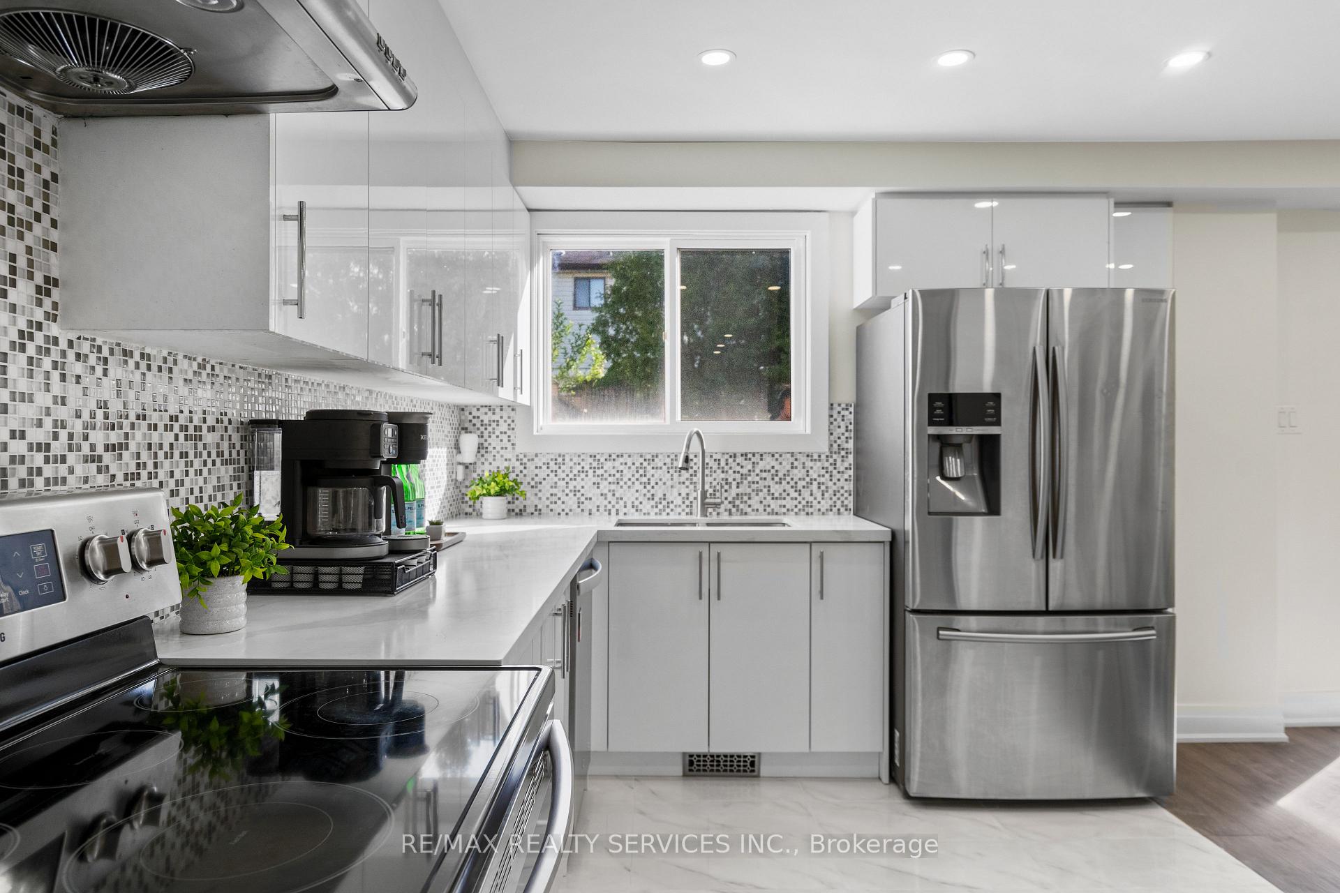 Photo 13 of 42 Horne Drive, Brampton, Brampton North — HOMEH