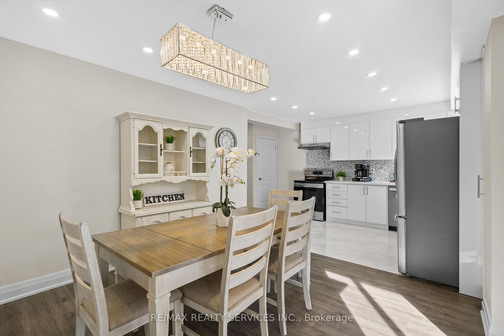 Photo 12 of 42 Horne Drive, Brampton, Brampton North — HOMEH