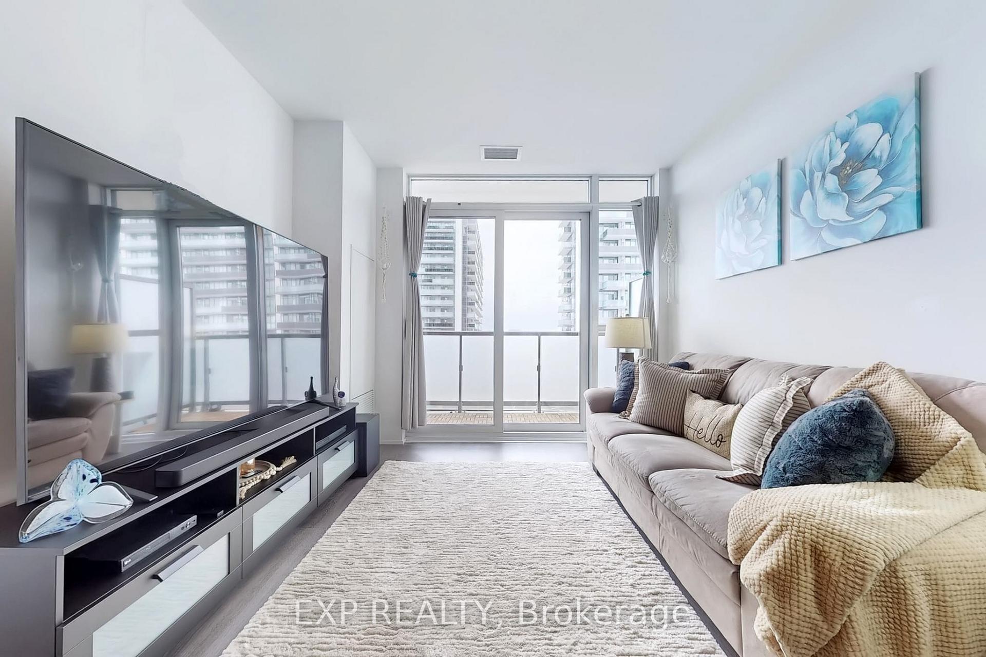 Front of Unit 712, 2550 Simcoe Street N