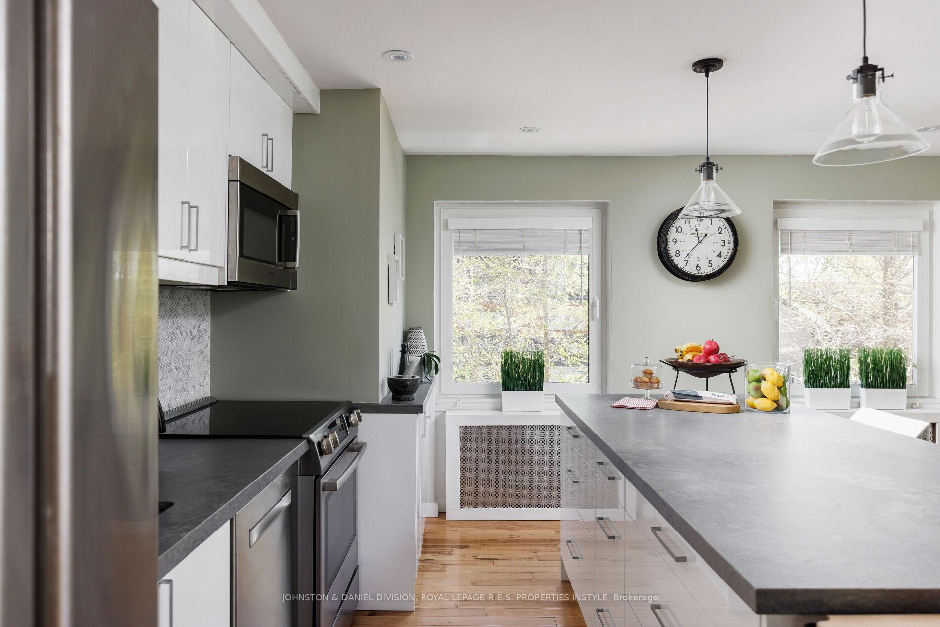 Photo 15 of Unit 18, 2368 Queen Street E, Toronto, The Beaches — HOMEH