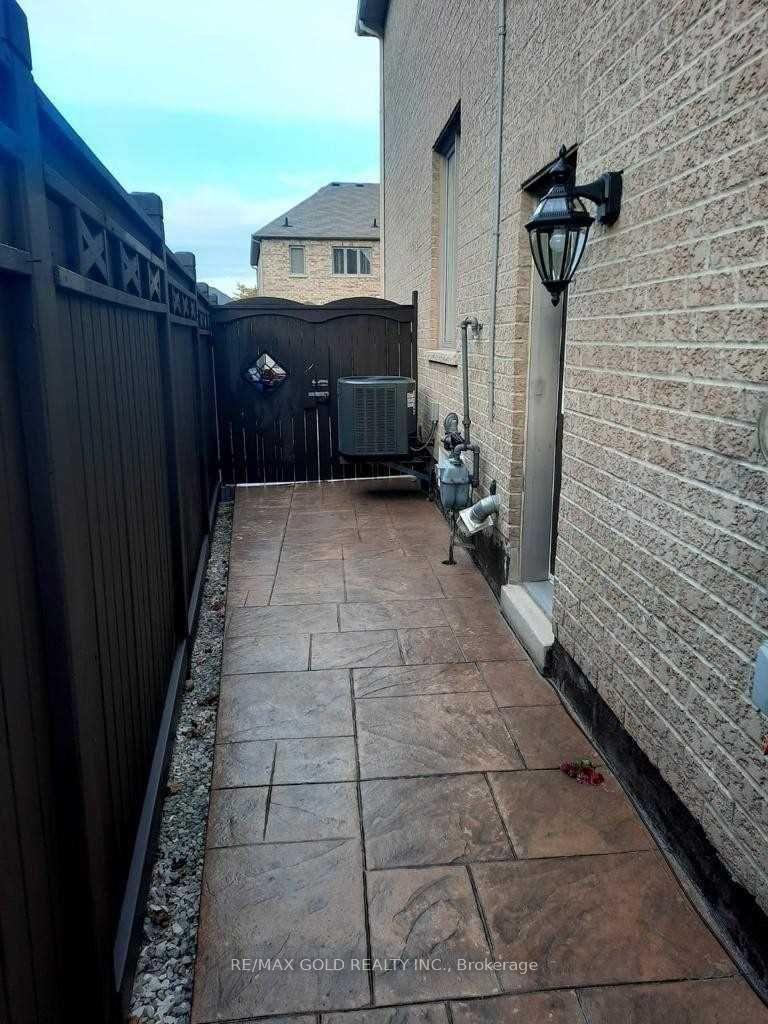 Photo 2 of 205 Thorndale Road, Brampton, Bram East — HOMEH