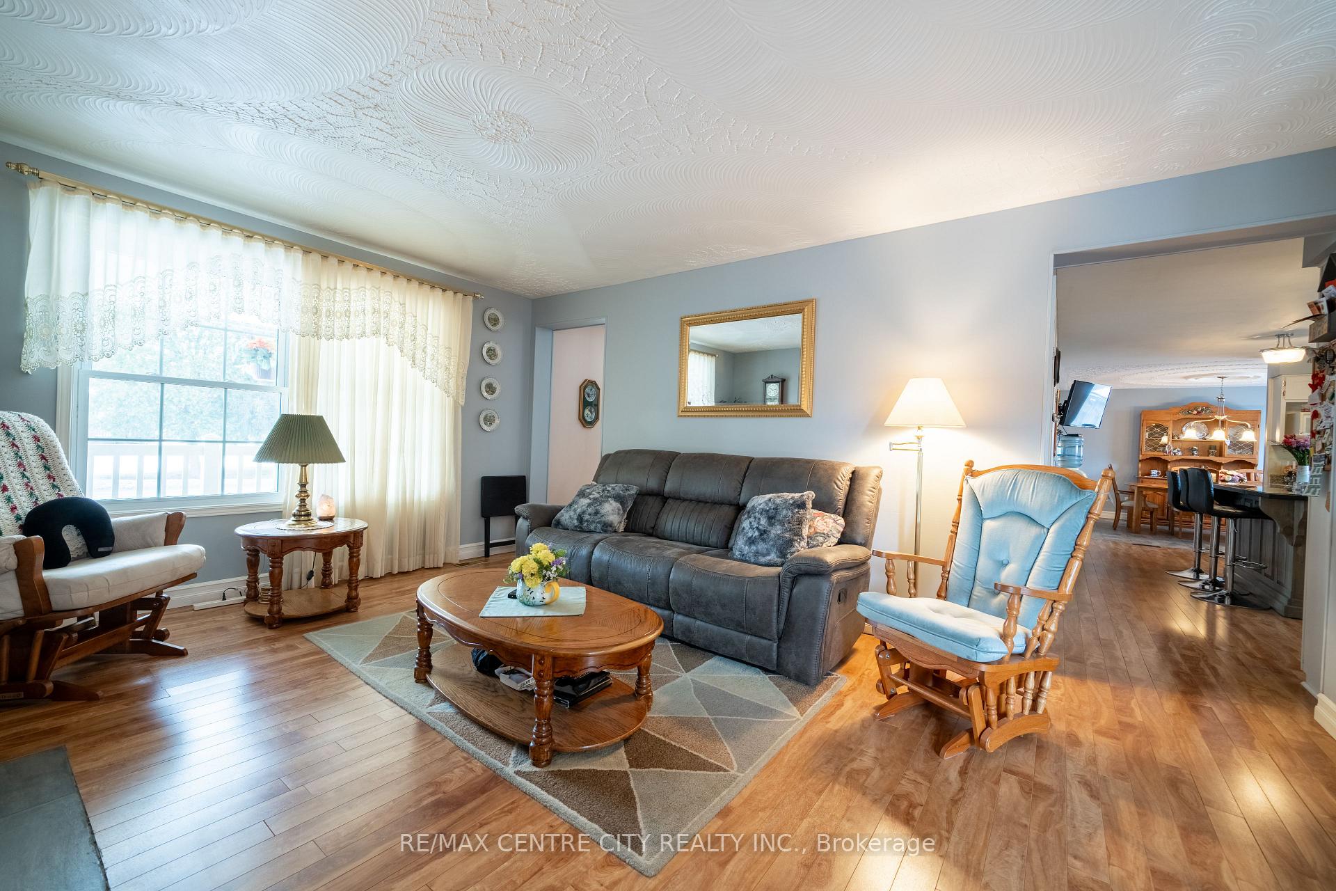 Photo 2 of 410 Beattie Street, Strathroy-Caradoc, SW — HOMEH