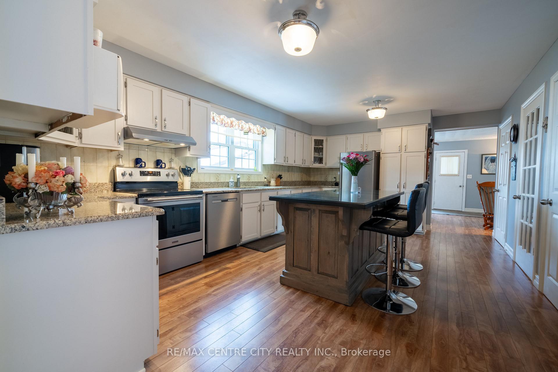 Photo 10 of 410 Beattie Street, Strathroy-Caradoc, SW — HOMEH
