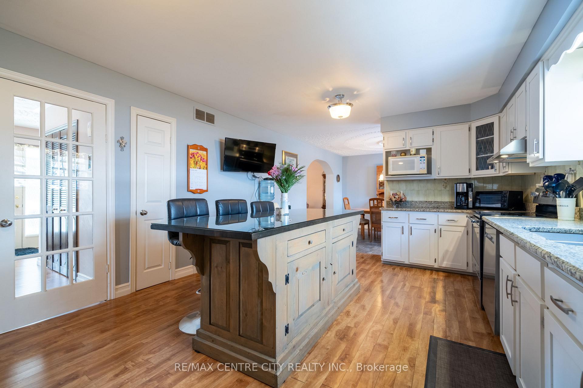 Photo 9 of 410 Beattie Street, Strathroy-Caradoc, SW — HOMEH