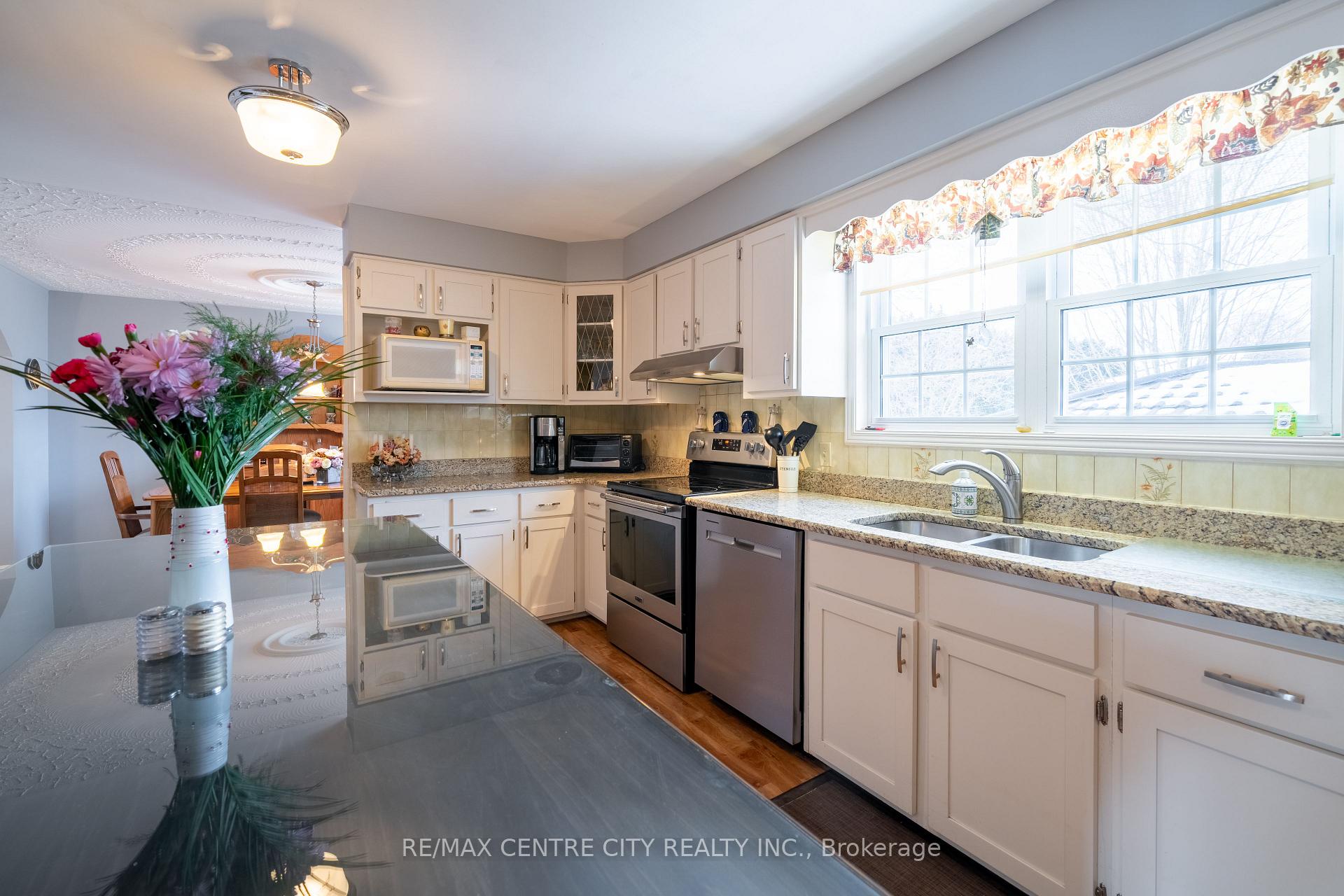 Photo 12 of 410 Beattie Street, Strathroy-Caradoc, SW — HOMEH