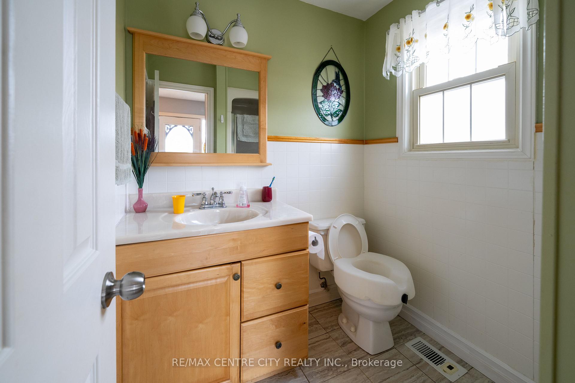 Photo 18 of 410 Beattie Street, Strathroy-Caradoc, SW — HOMEH