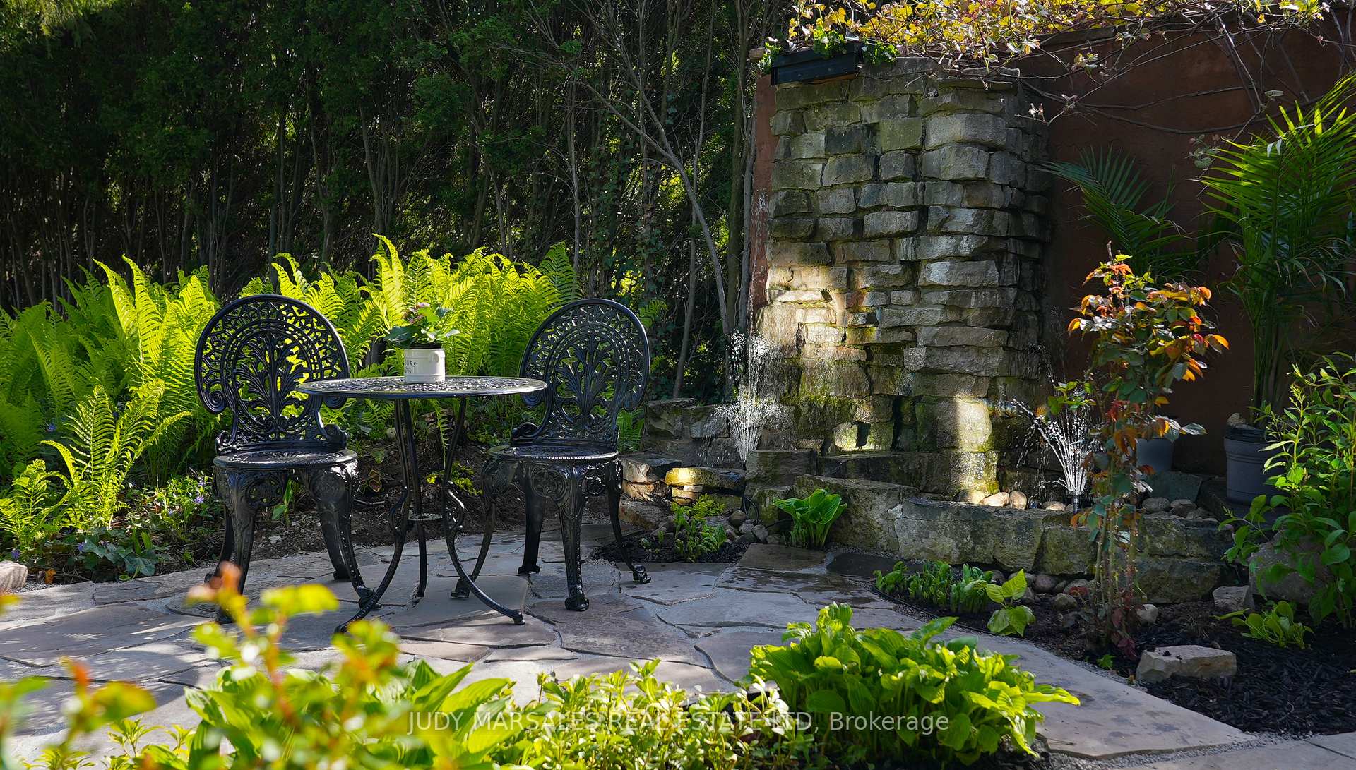 Photo 16 of 637 Hiawatha Boulevard, Hamilton, Ancaster — HOMEH