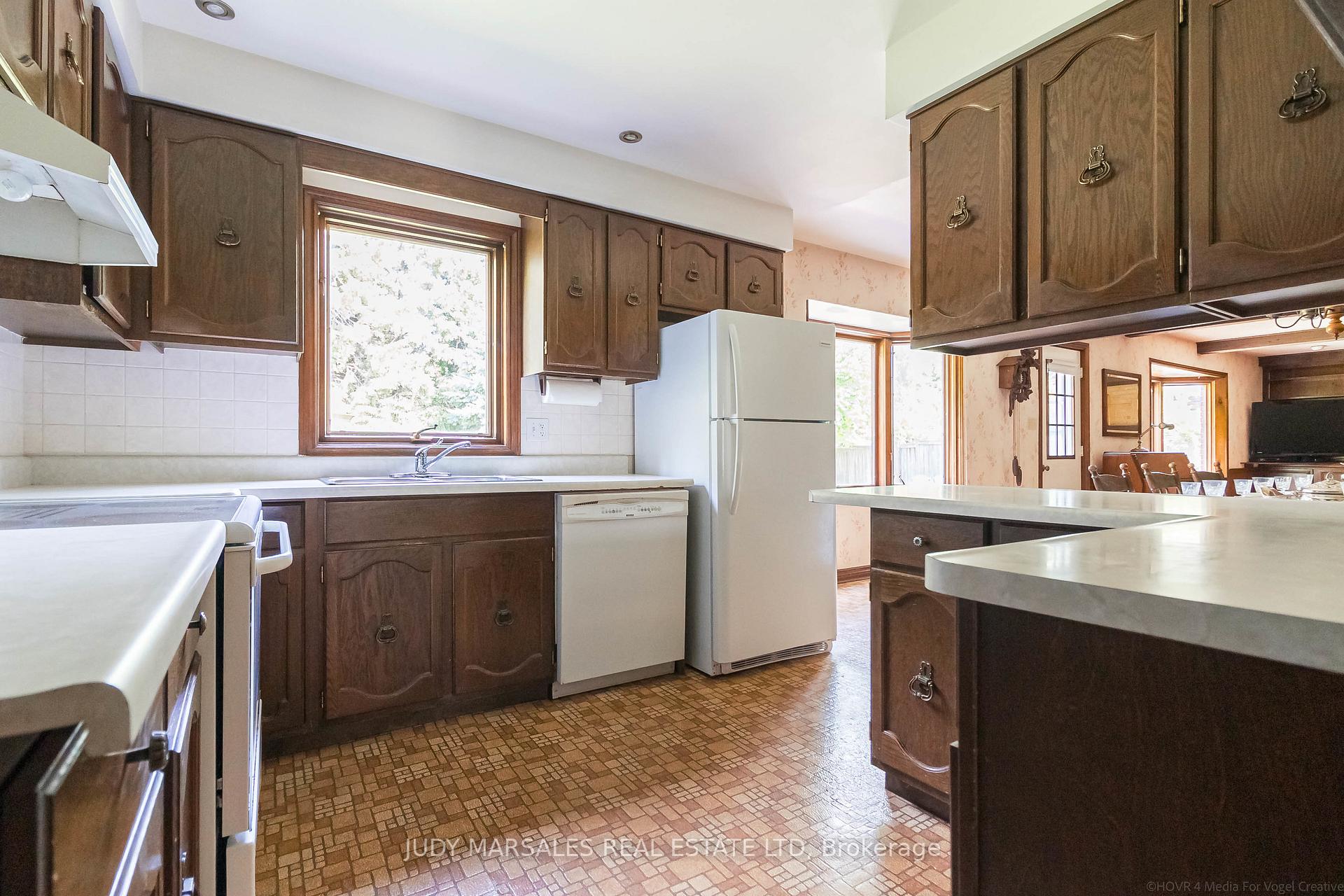 Photo 18 of 637 Hiawatha Boulevard, Hamilton, Ancaster — HOMEH