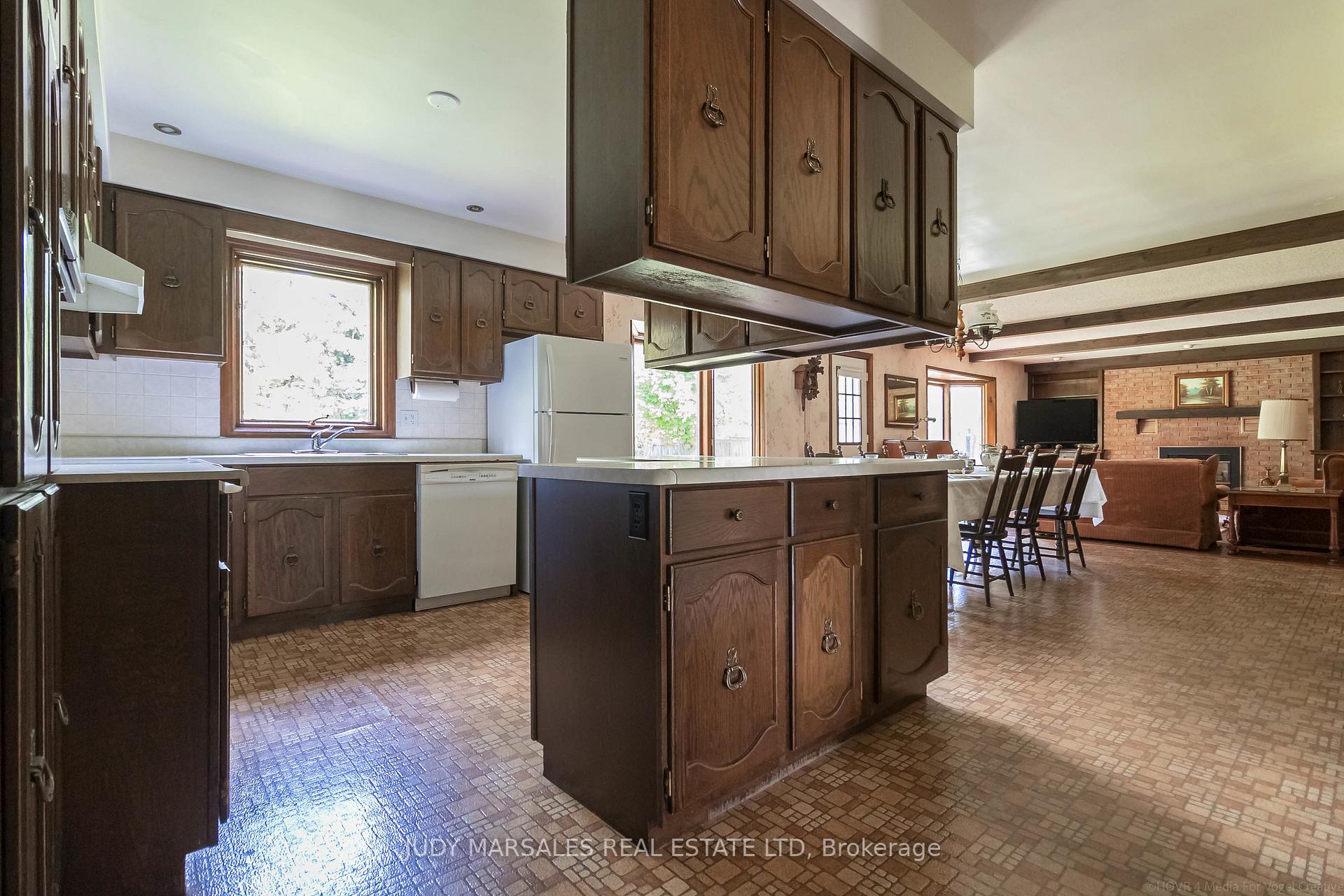 Photo 22 of 637 Hiawatha Boulevard, Hamilton, Ancaster — HOMEH