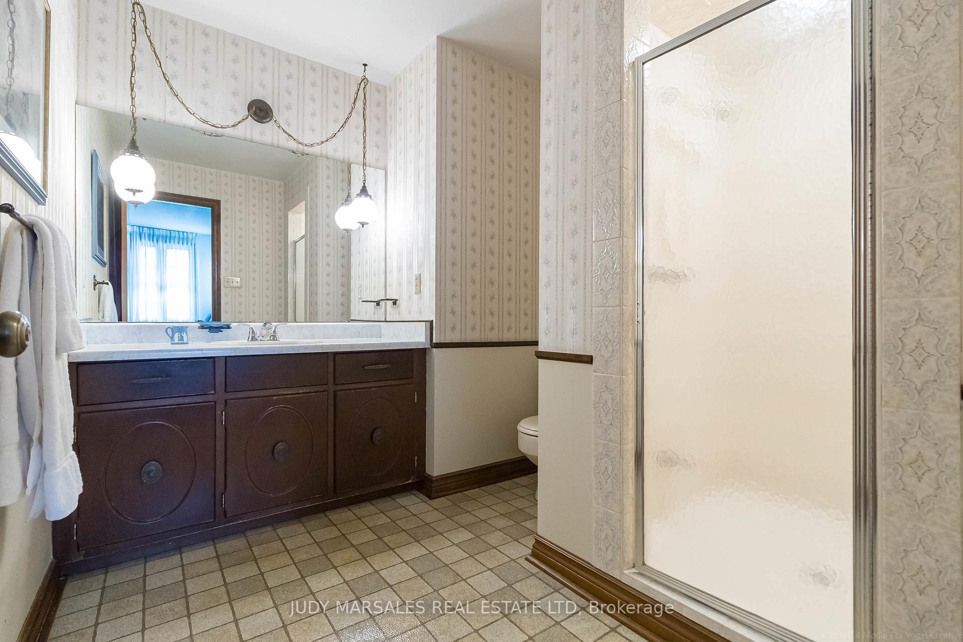 Photo 37 of 637 Hiawatha Boulevard, Hamilton, Ancaster — HOMEH