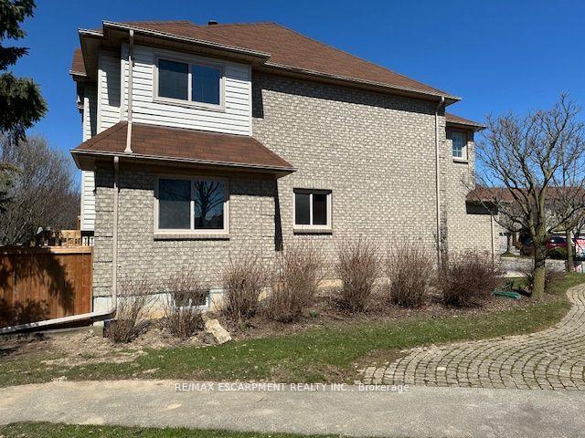 Photo 3 of Unit 11, 75 Ryans Way, Hamilton, Waterdown — HOMEH